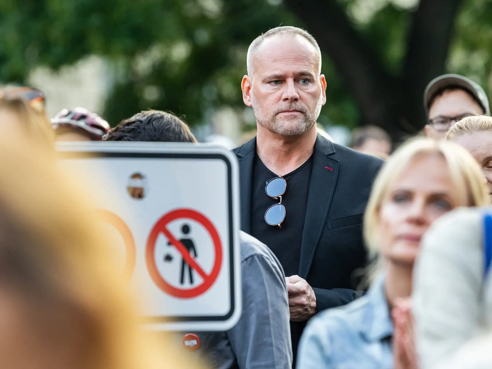 Pavel Bruchala, ktorý kedysi moderoval po boku MartinyŠimkovičovej, prišiel podporiť protest na jej odvolanie.