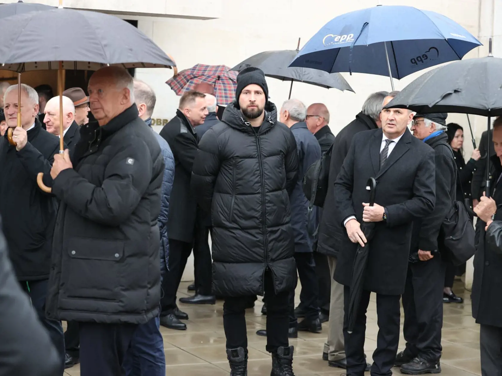 S Dušanom Čaplovičom sa prišli rozlúčiť politické špičky.