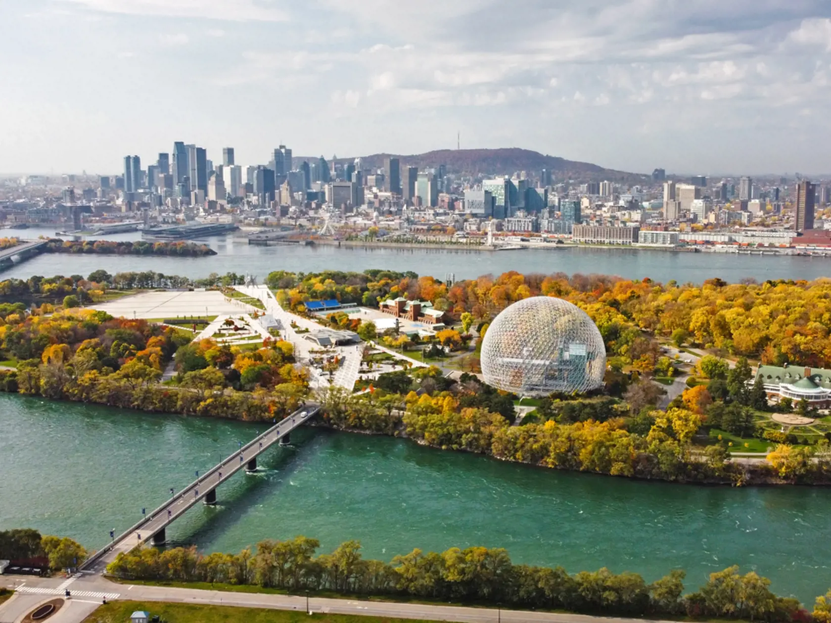 Montreal,City,In,Canada,Autumn,Season,Colourful,Threes