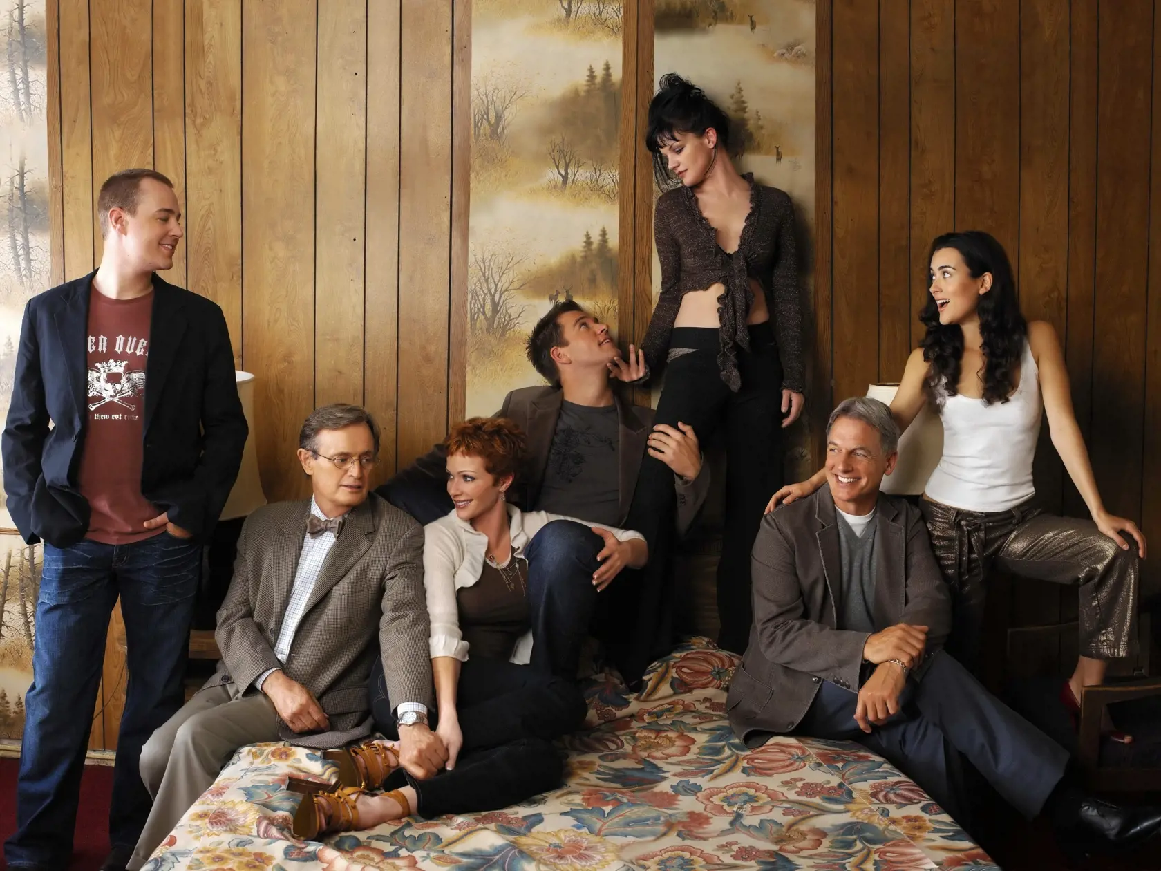 SEAN MURRAY (SPECIAL AGENT TIMOTHY MCGEE), DAVID MCCALLUM (DR. DONALD MALLARD),  LAUREN HOLLY 
( NCIS  DIRECTOR JENNY SHEPARD), MICHAEL WEATHERLY (SPECIAL AGENT ANTHONY DINOZZO), PAULEY PERRETTE 
( ABBY SCIUTO), MARK HARMON (SPECIAL AGENT LEROY JETHRO GIBBS) AND COTE DE PABLO (AGENT ZIVA DAVID) STAR IN NCIS ... .
CR: ART STREIBER/CBS
COPYRIGHT 2005 CBS BROADCASTING INC.
ALL RIGHTS RESERVED