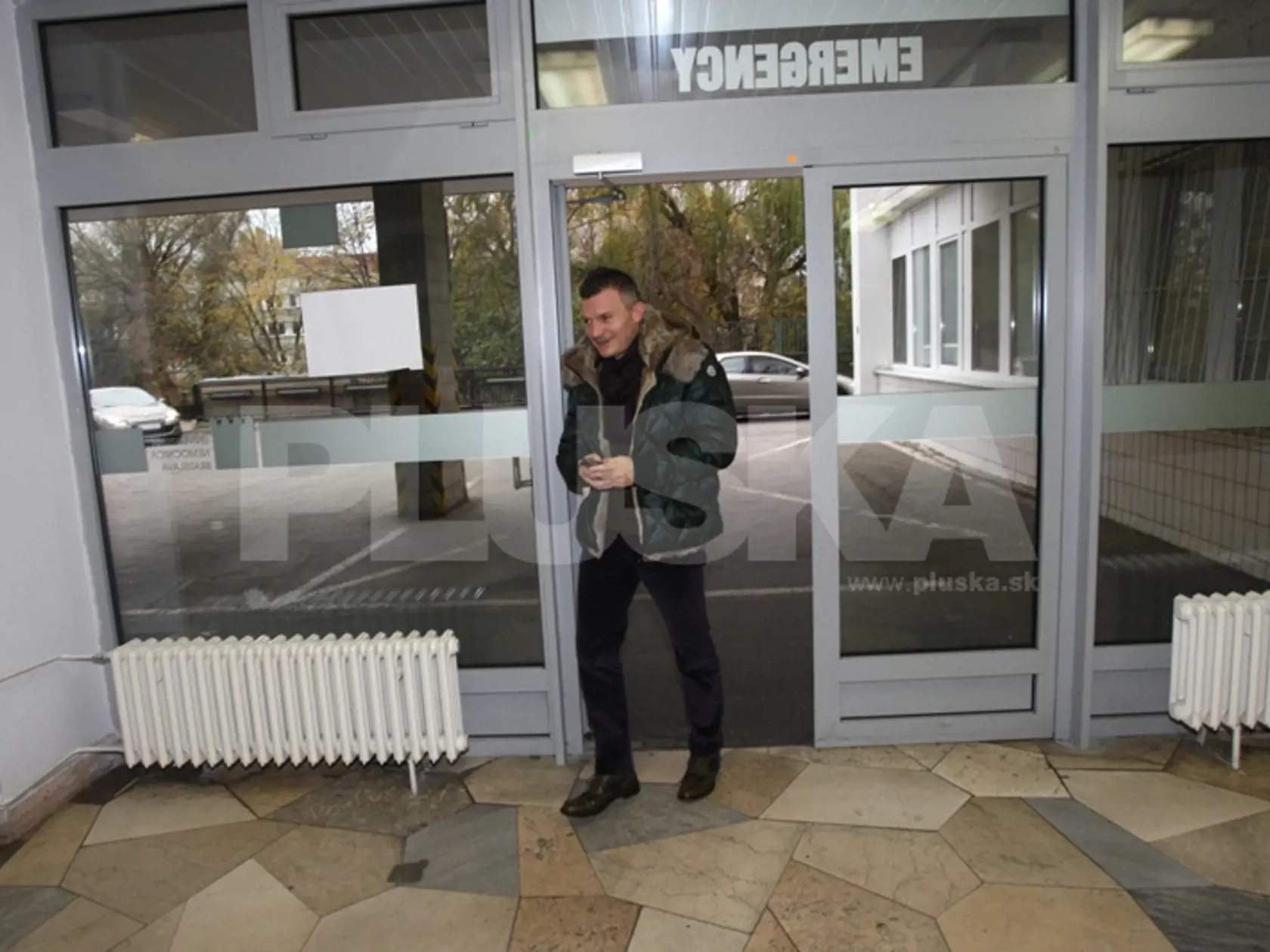 V nemocnici: Počiatek najskôr prišiel sám.