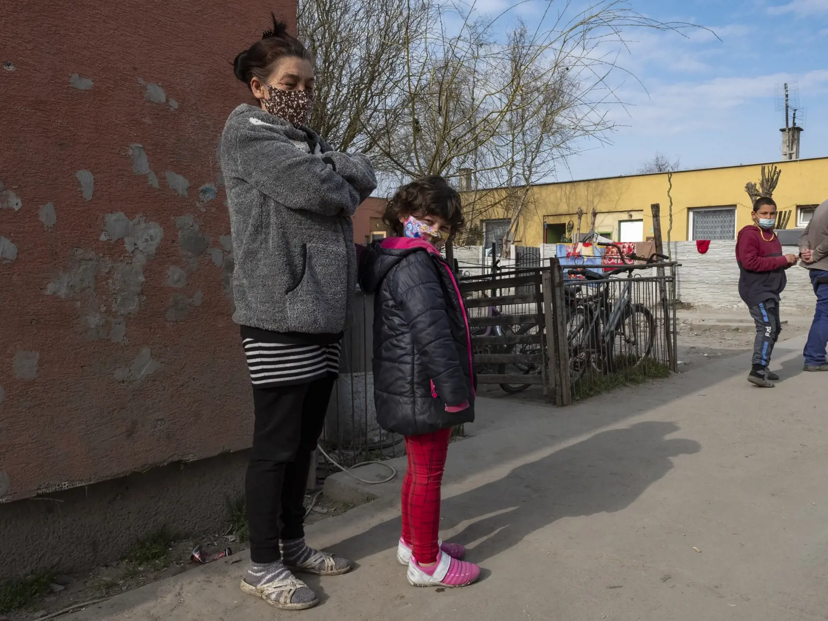 V rómskej osade v katastri obce Tomášikovo sa starostovi podarilo úspešne zlividovať nákazu koronavírusu Covid -19.