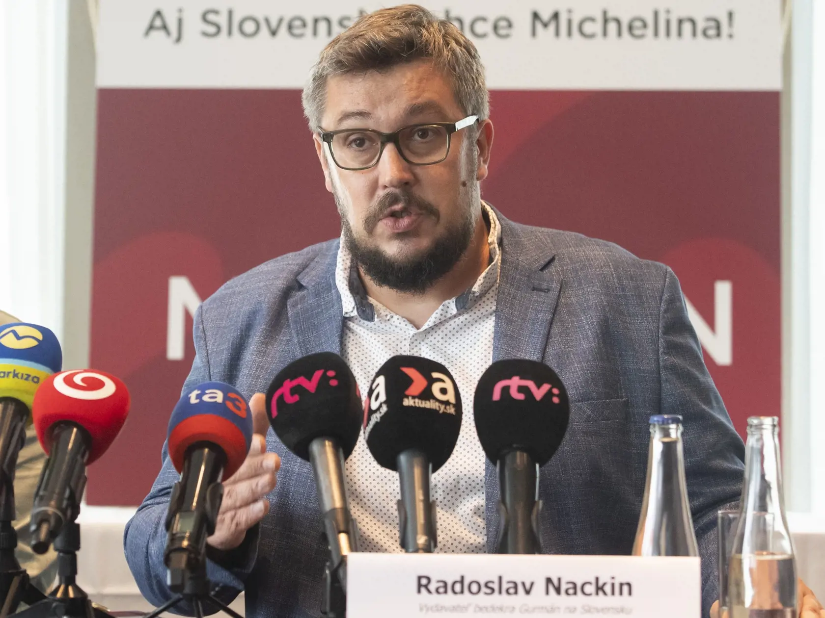 Na snímke gastronomický novinár Martin Labanc  počas tlačovej konferencie Gurmána na Slovensku - bedeker najlepších reštaurácií Slovenska na tému "Aj Slovensko chce Michelina" 7. augusta 2023 v Bratislave. FOTO TASR - Martin Baumann