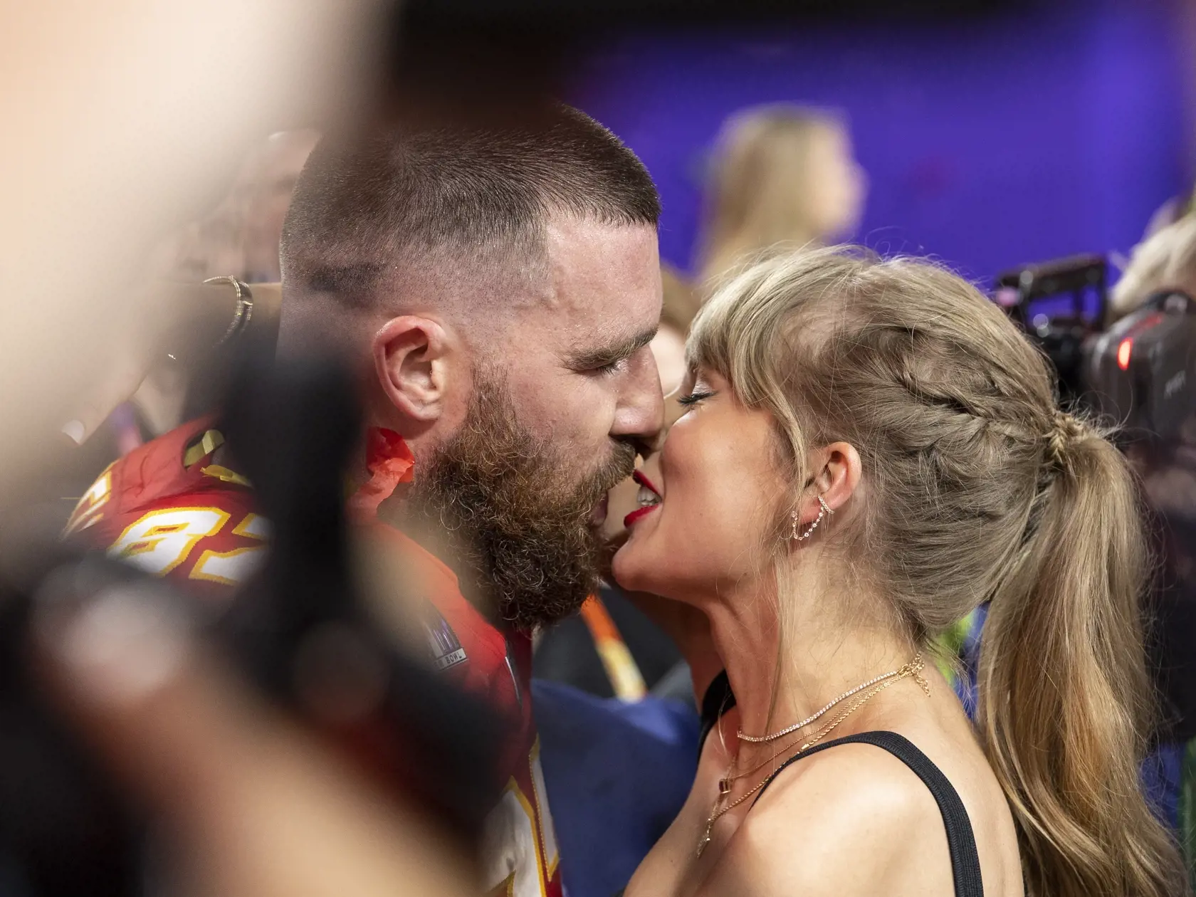 Taylor Swift pravidelne podporuje svojho priateľa a nechýbala ani na zápase Super Bowlu.