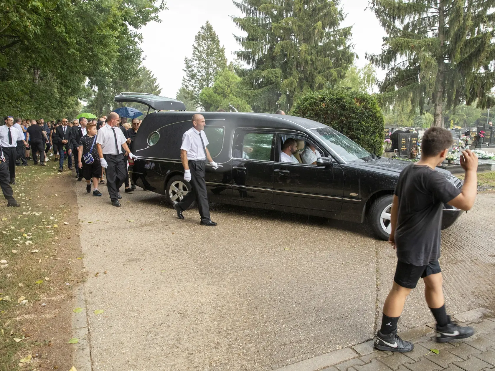 Na snímke je pohreb rómskeho speváka Kamila Polakoviča v Trnave