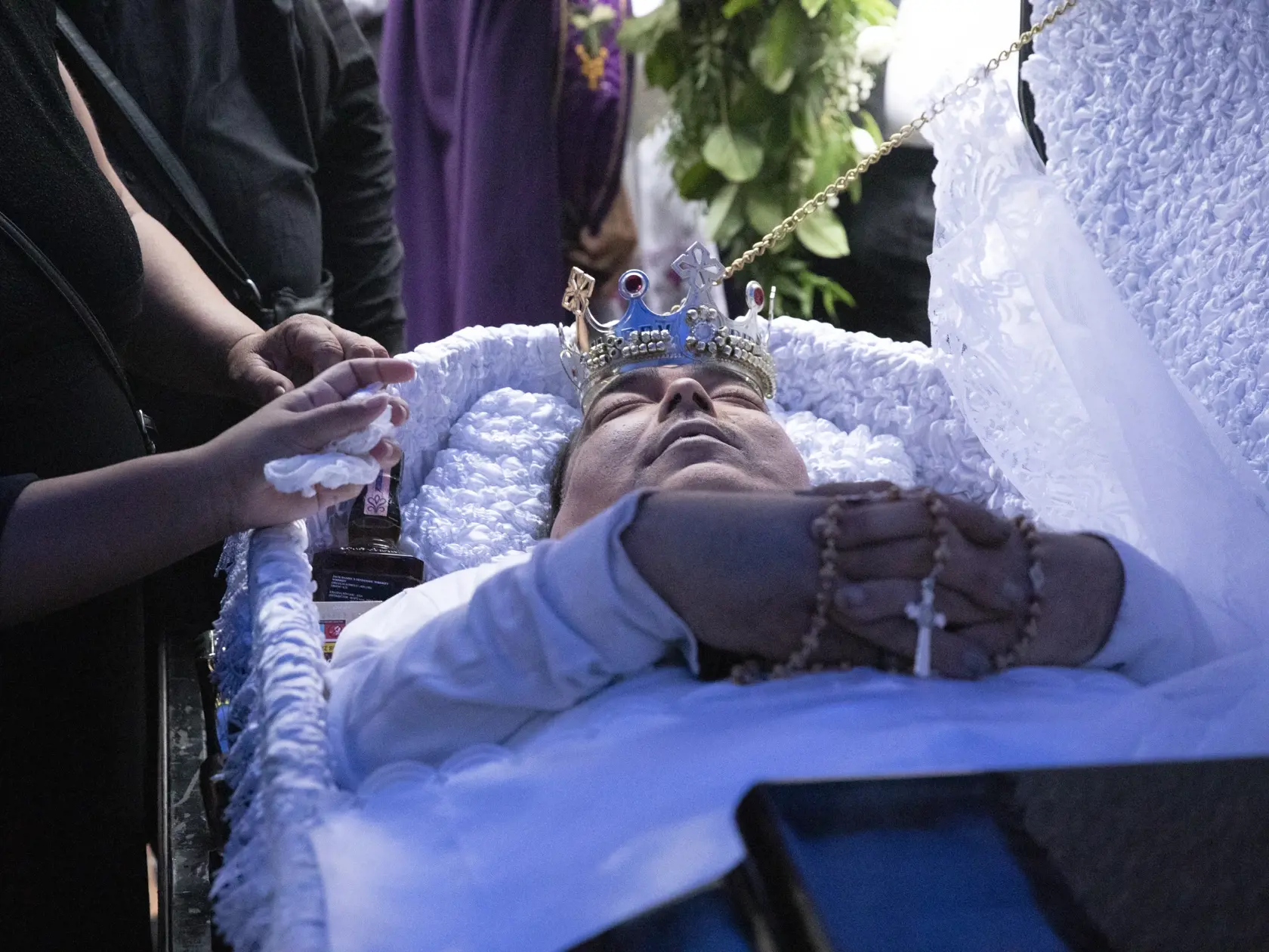 Na snímke je pohreb rómskeho speváka Kamila Polakoviča v Trnave