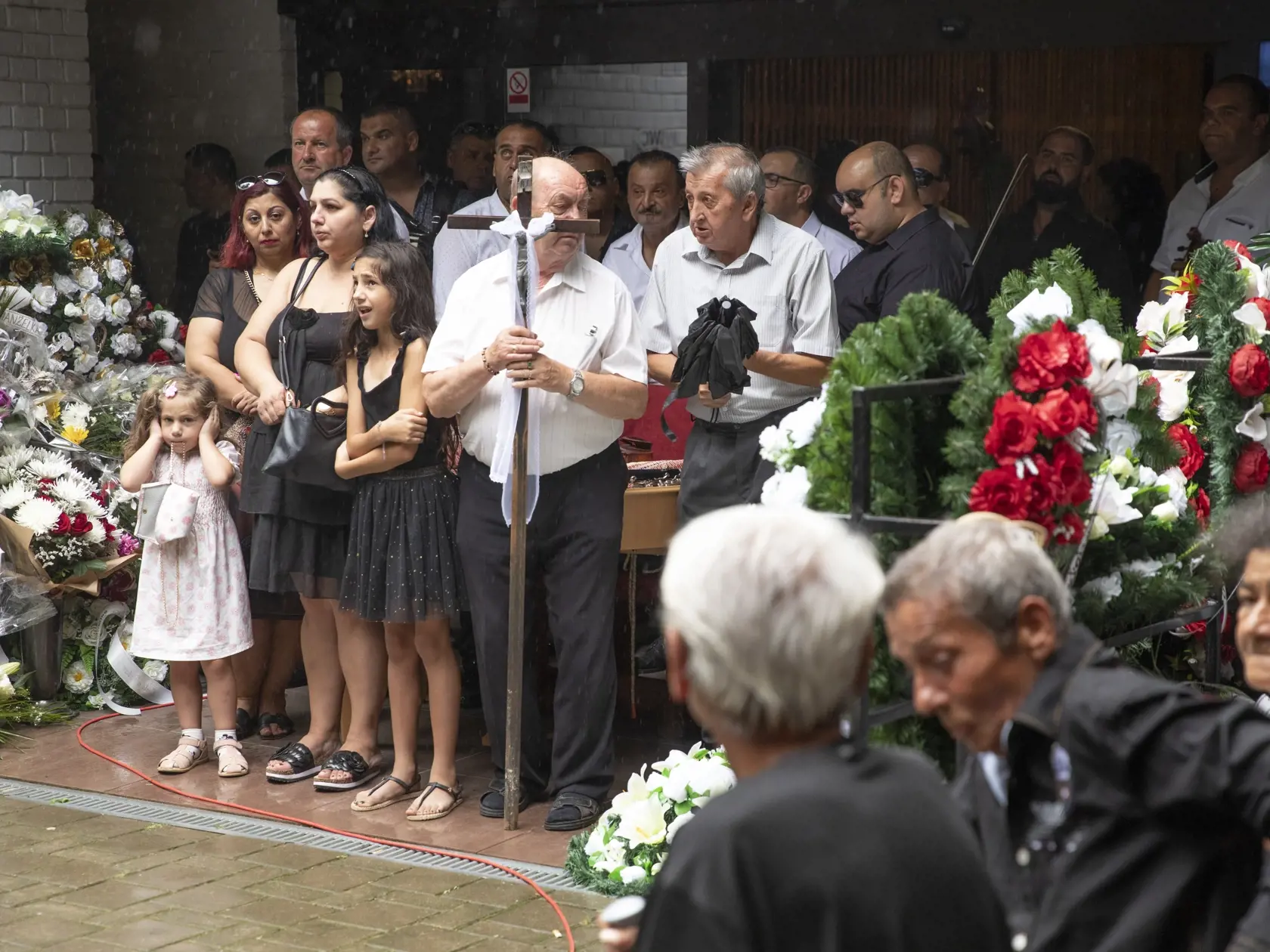 Na snímke je pohreb rómskeho speváka Kamila Polakoviča v Trnave