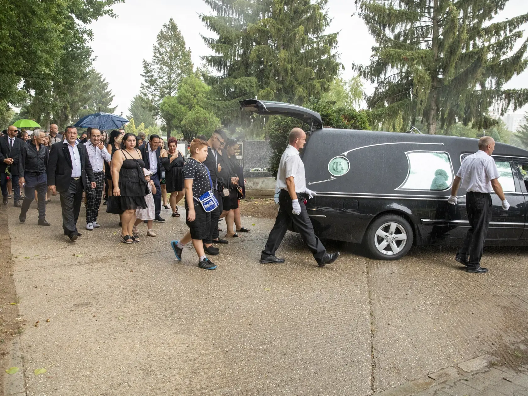 Na snímke je pohreb rómskeho speváka Kamila Polakoviča v Trnave