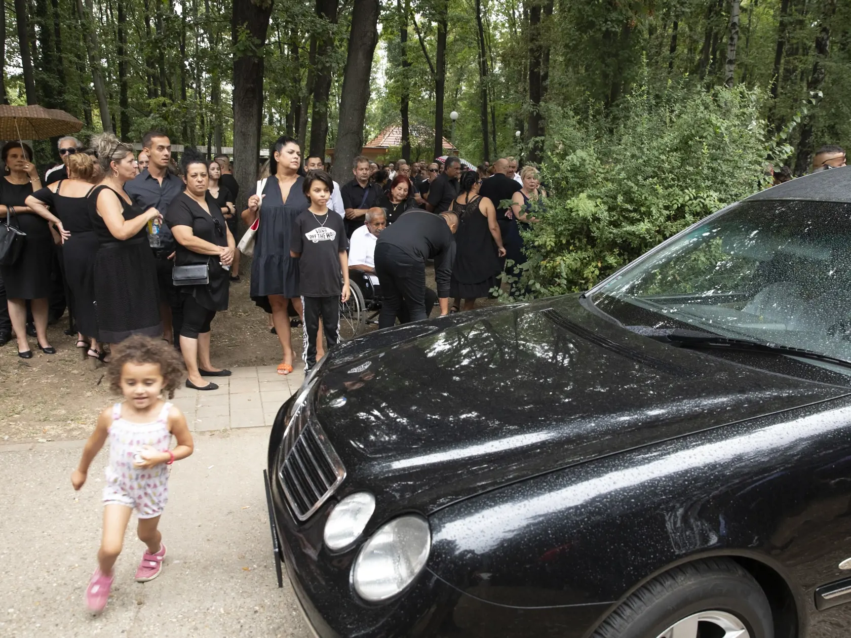 Na snímke je pohreb rómskeho speváka Kamila Polakoviča v Trnave