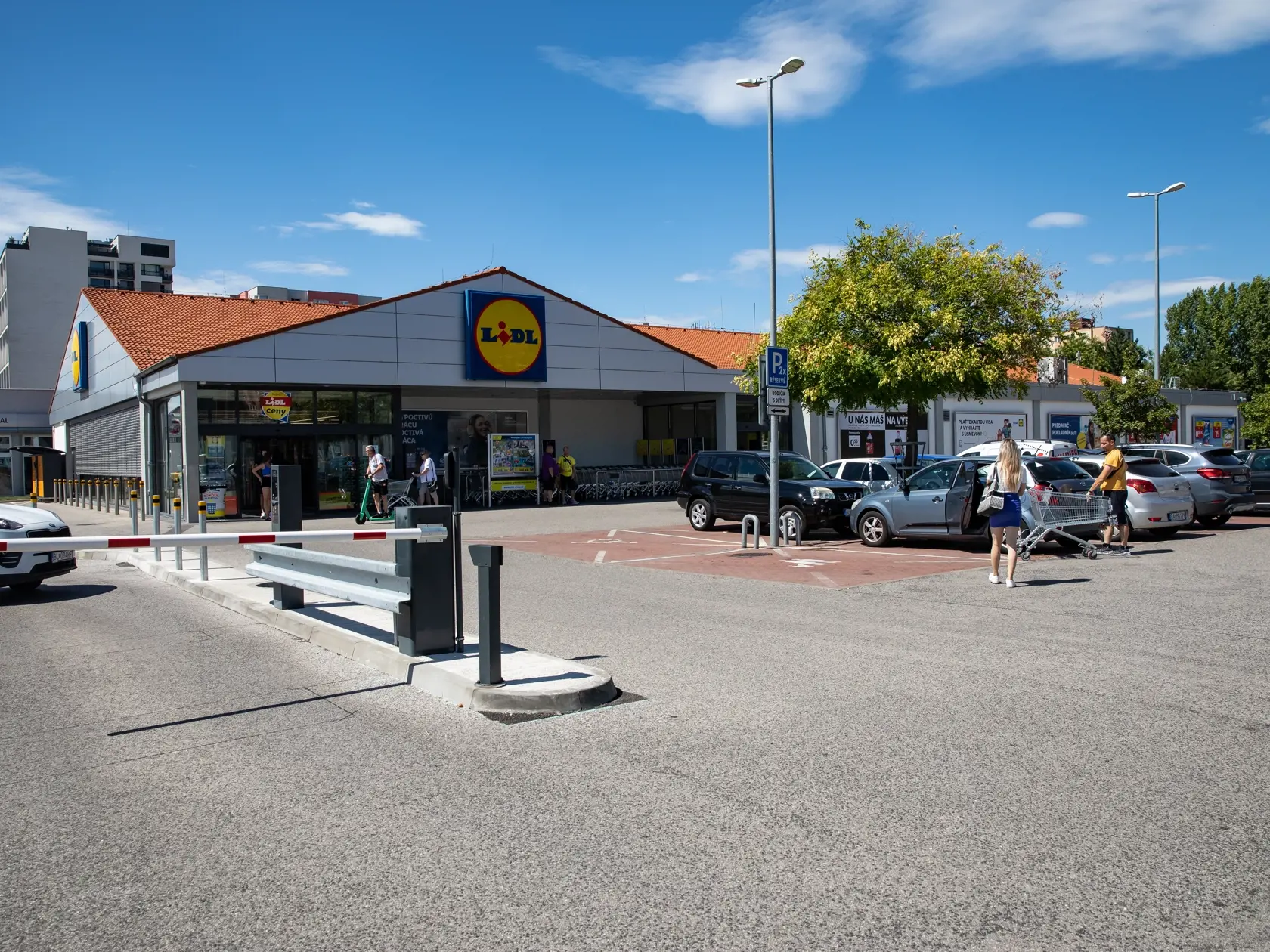 Nemecký Lidl robí rázny krok a zosekáva sortiment. Na budúci rok objednáva diskont výrazne menej nepotravinárskeho tovaru a reaguje tak na klesajúce tržby.