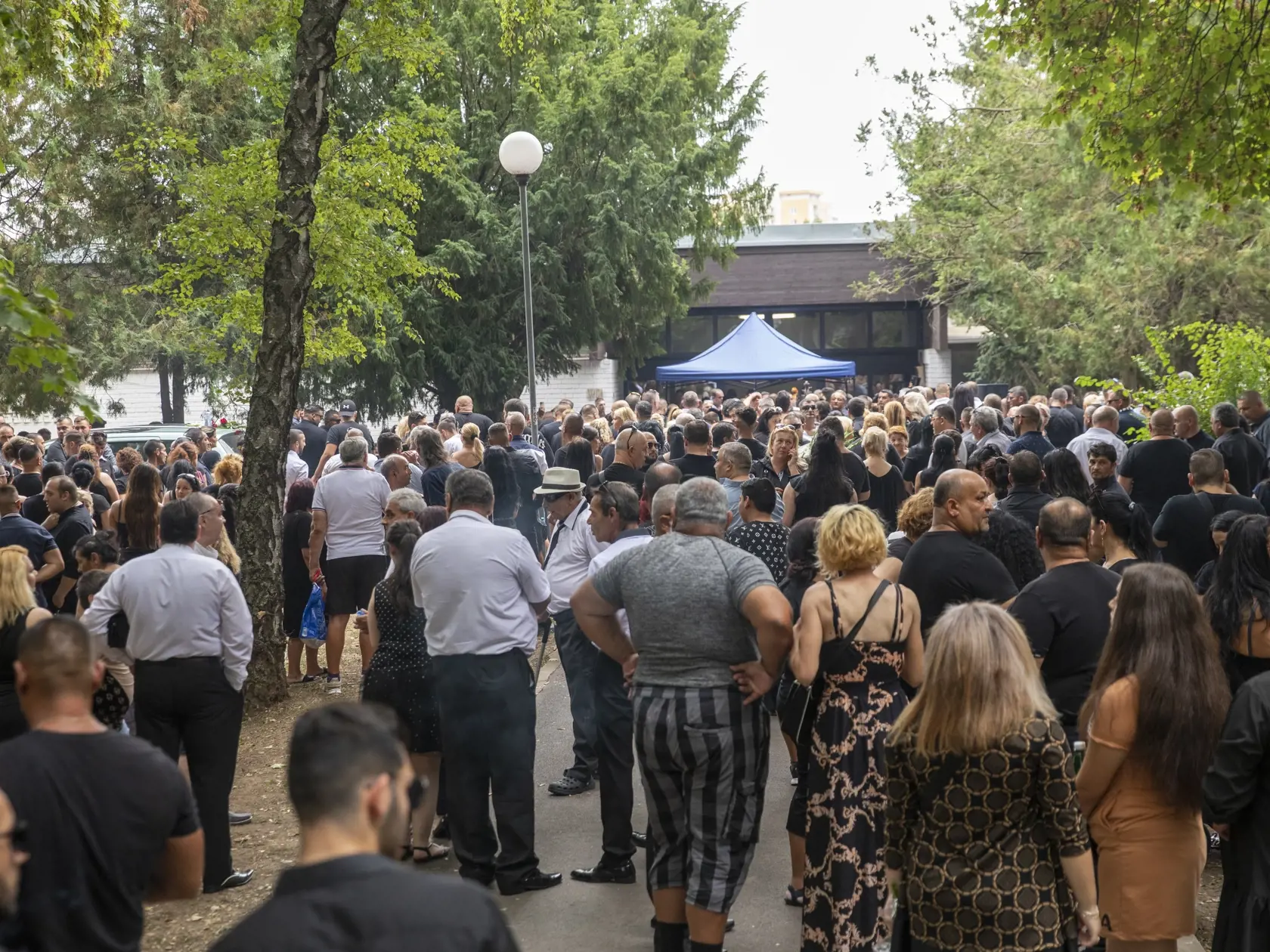 Na snímke je pohreb rómskeho speváka Kamila Polakoviča v Trnave