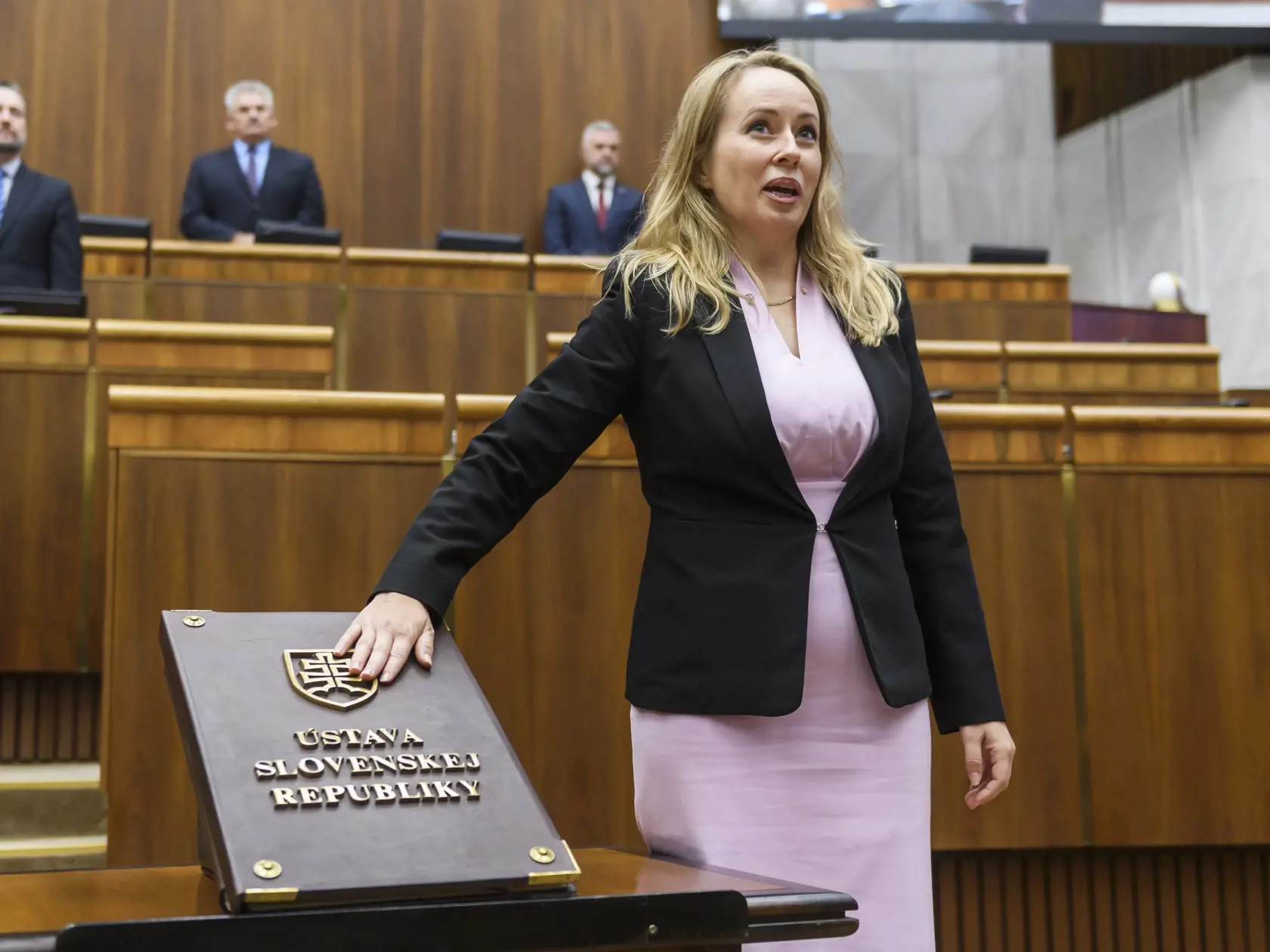 Na snímke Paula Puškárová (HLAS-SD) skladá poslanecký sľub počas 2. schôdze parlamentu v Bratislave v utorok 14. novembra 2023. Nahradila Michala Kaliňáka, ktorý sa stal štátnym tajomníkom na ministerstve investícií, regionálneho rozvoja a informatizácie. FOTO TASR - Jaroslav Novák