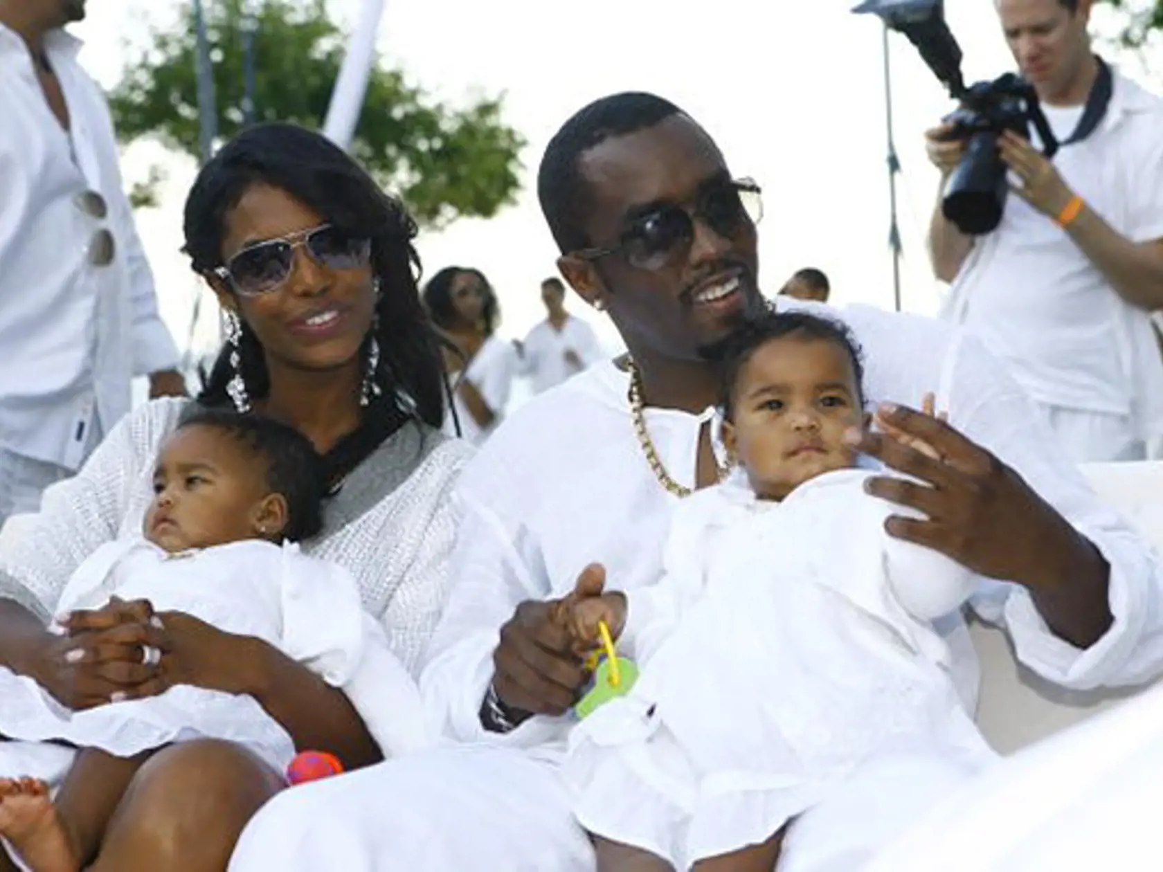 Viacnásobným otcom je aj Sean Combs známy ako Puff Diddy. Má 6 detí s troma rôznymi ženami a najmladšie z nich sú dvojičky D’Lila Star a Jessie James.