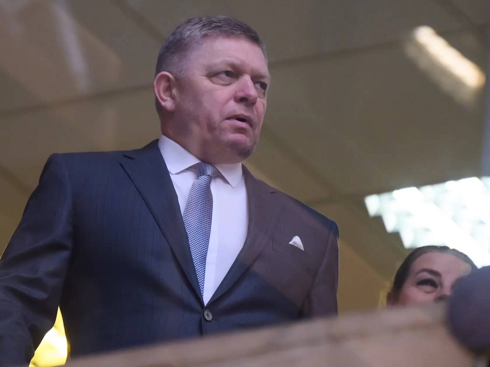 „Namiesto toho, aby sme každý deň predklladali jasné dôkazy, ako Matovič s Hegerom kinožili verejné financie, my sledujeme, ako sa pod tlakom mediálnych článkov a pokryteckého kriku zodpovednej opozície objavujú vo vládnej koalície názory na prehodnotenie alebo zrušenie transakčnej dane,“ pritvrdil Fico vo vyjadreniach v reakcii na aktivity šéfa národniarov Andreja Danka hoci ho priamo nepomenoval.