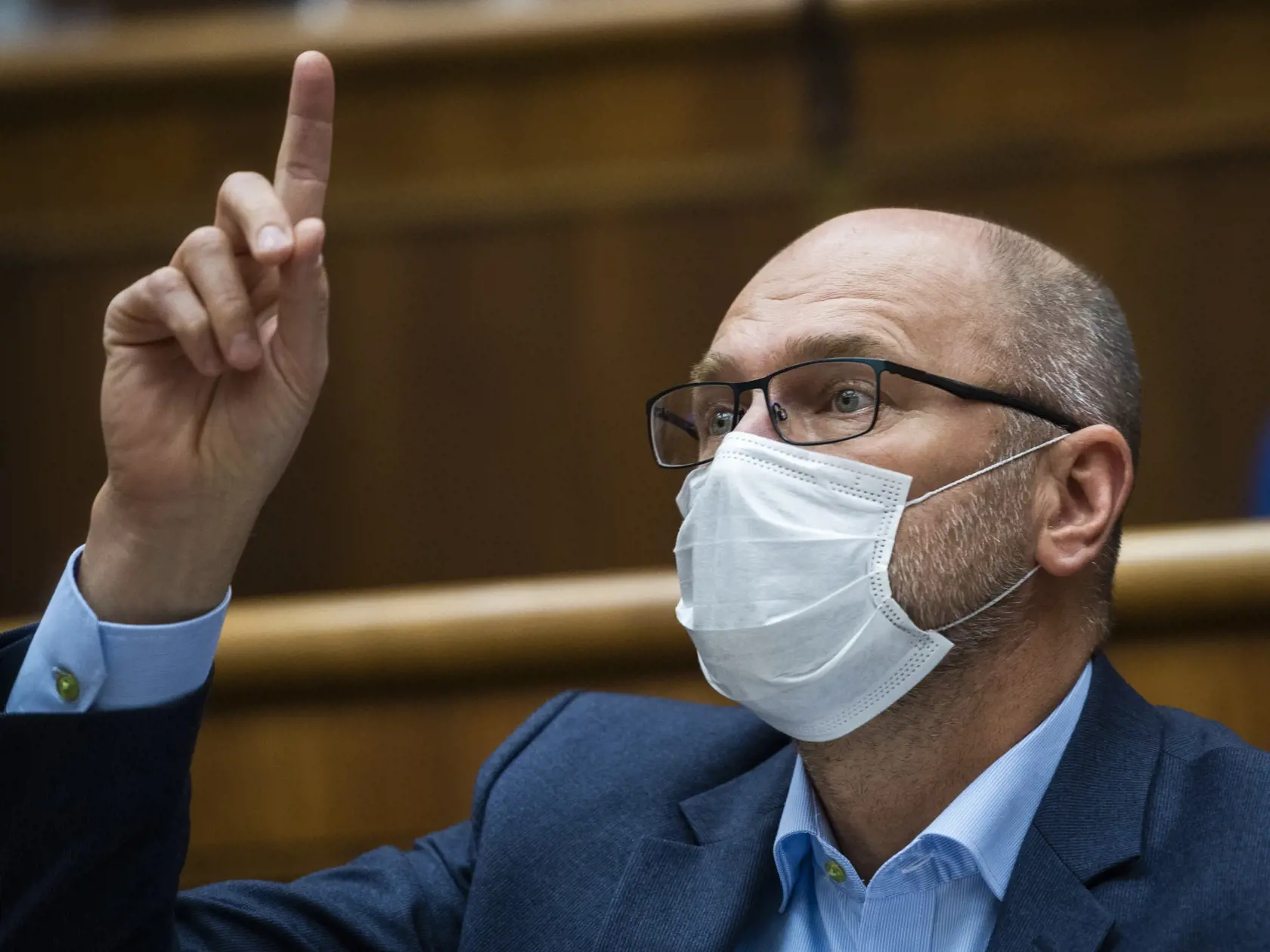 Na snímke je minister hospodárstva SR a prvý podpredseda vlády pre ekonomiku SR Richard Sulík (SaS) počas hlasovania.