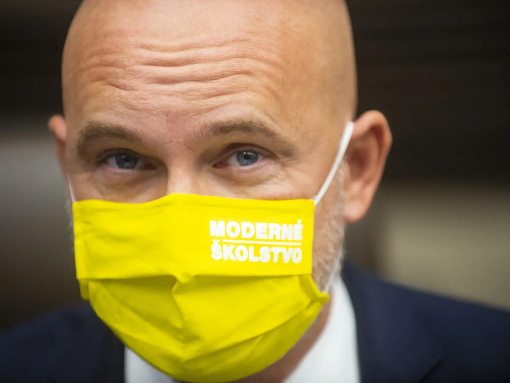 Na snímke je minister školstva, vedy, výskumu a športu SR Branislav Gröhling (SaS) počas rokovania.