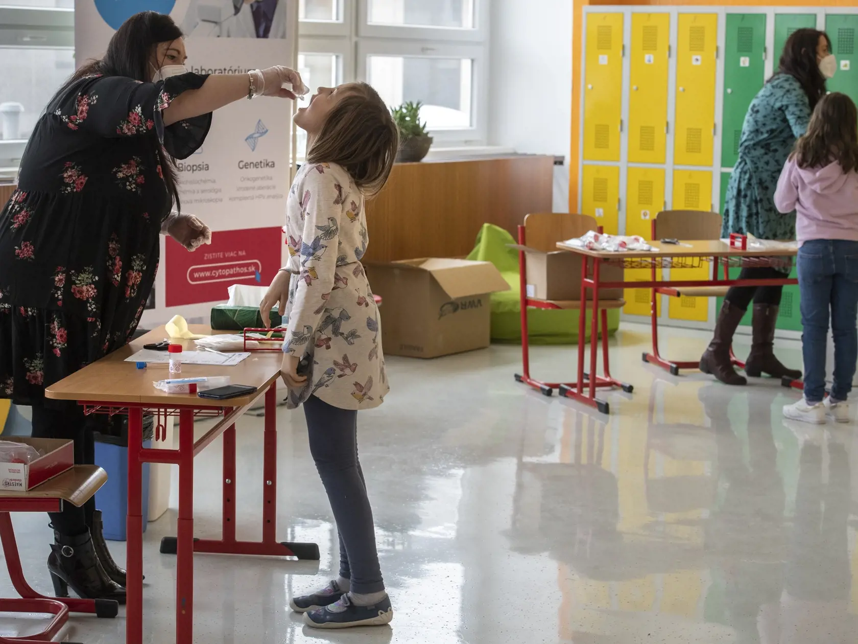 Zásadné nie hovoria liberáli zatváraniu škôl mimo pravidiel školského automatu, zatváraniu prevádzok po 22.00 h aj pre očkovaných či zavedeniu núdzového stavu a zákazu vychádzania.