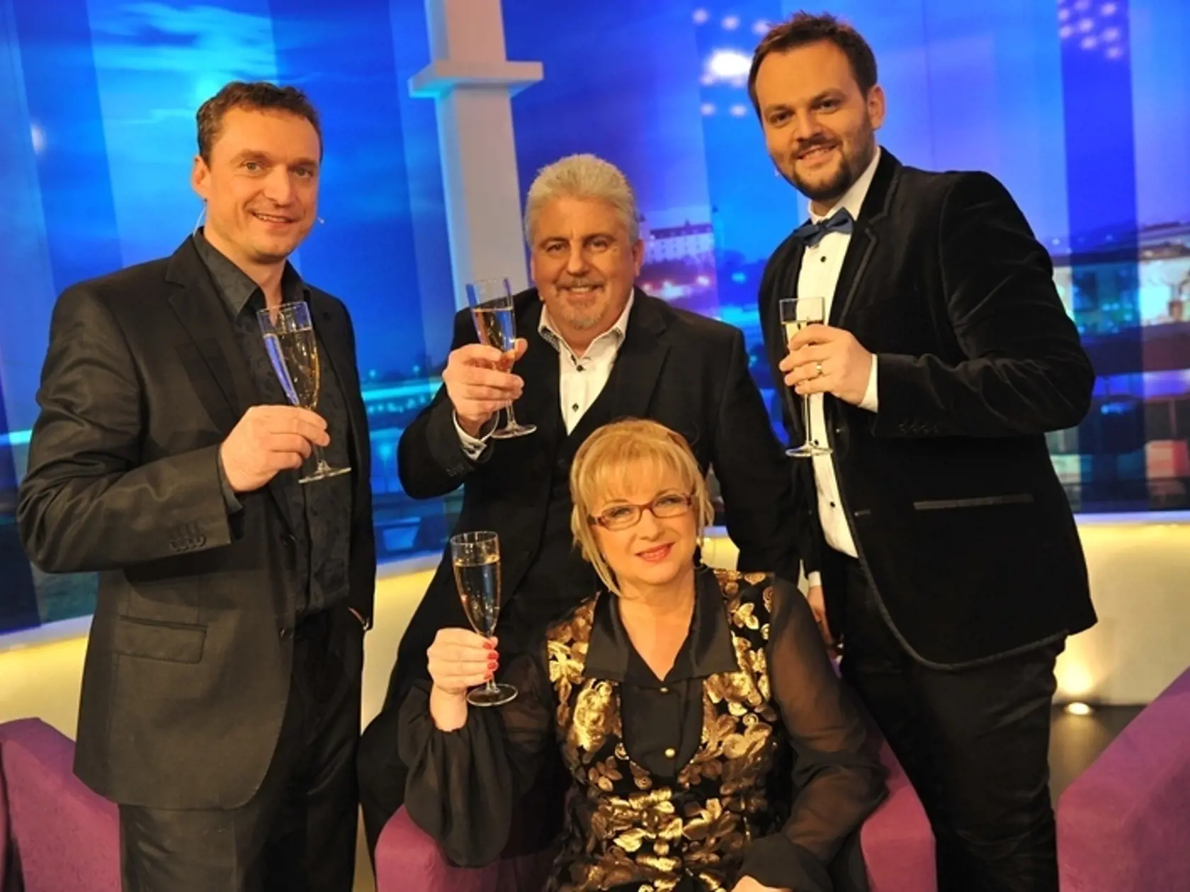 Marcel Forgáč a Milan Zimnýkoval a Elena Vacvalová a Oliver Andrásy v silvestrovskom Nikto nie je dokonalý.