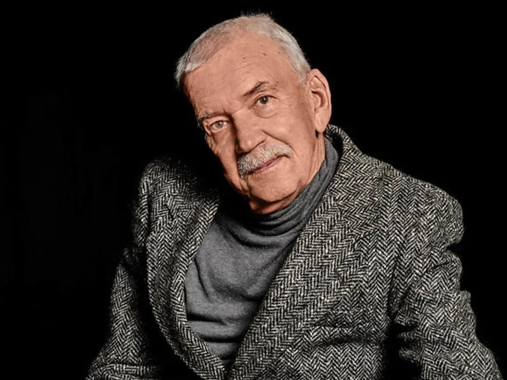 August 2023: Vo veku 75 rokov zomrel herec Dušan Kaprálik.