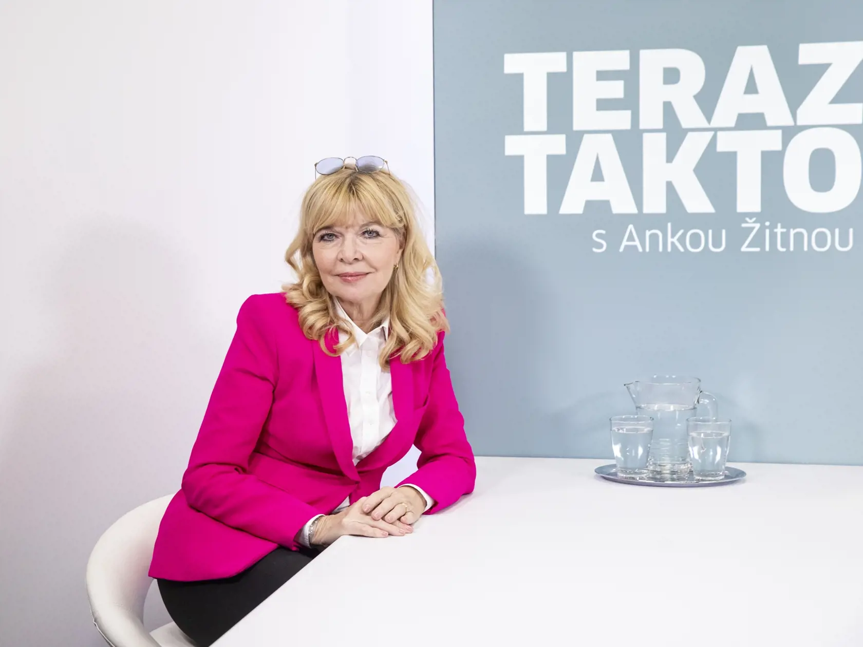 Diskusná relácia "Teraz Takto", ktorej hosťom bola riaditeľka Slovenského národného divadla Zuzana Ťapáková, ktorá nerozumie hystérii, ktorú ruská operná diva na Slovensku vyvolala z dôvodu, že bude mať v apríli 90-minútové vystúpenie v Bratrislave. 