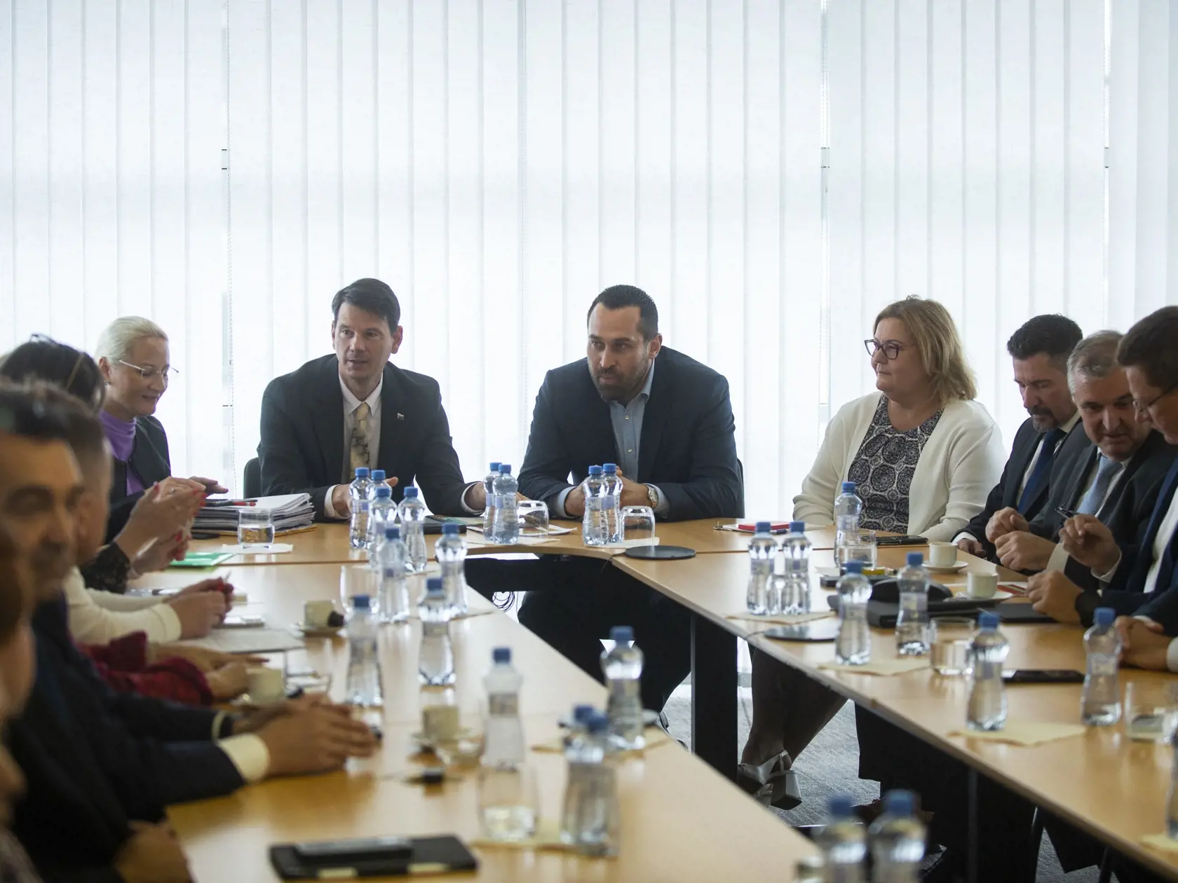 Na snímke rokovania ministra zdravotníctva SR Michala Palkoviča s riaditeľmi nemocníc, zástupcami samospráv a lekármi za okrúhlym stolom na tému - Navrhované a pripravované zmeny v systéme ambulantných a nemocničných pohotovostí a urgentných príjmov 8. augusta 2023 v Bratislave. FOTO TASR - Jakub Kotian