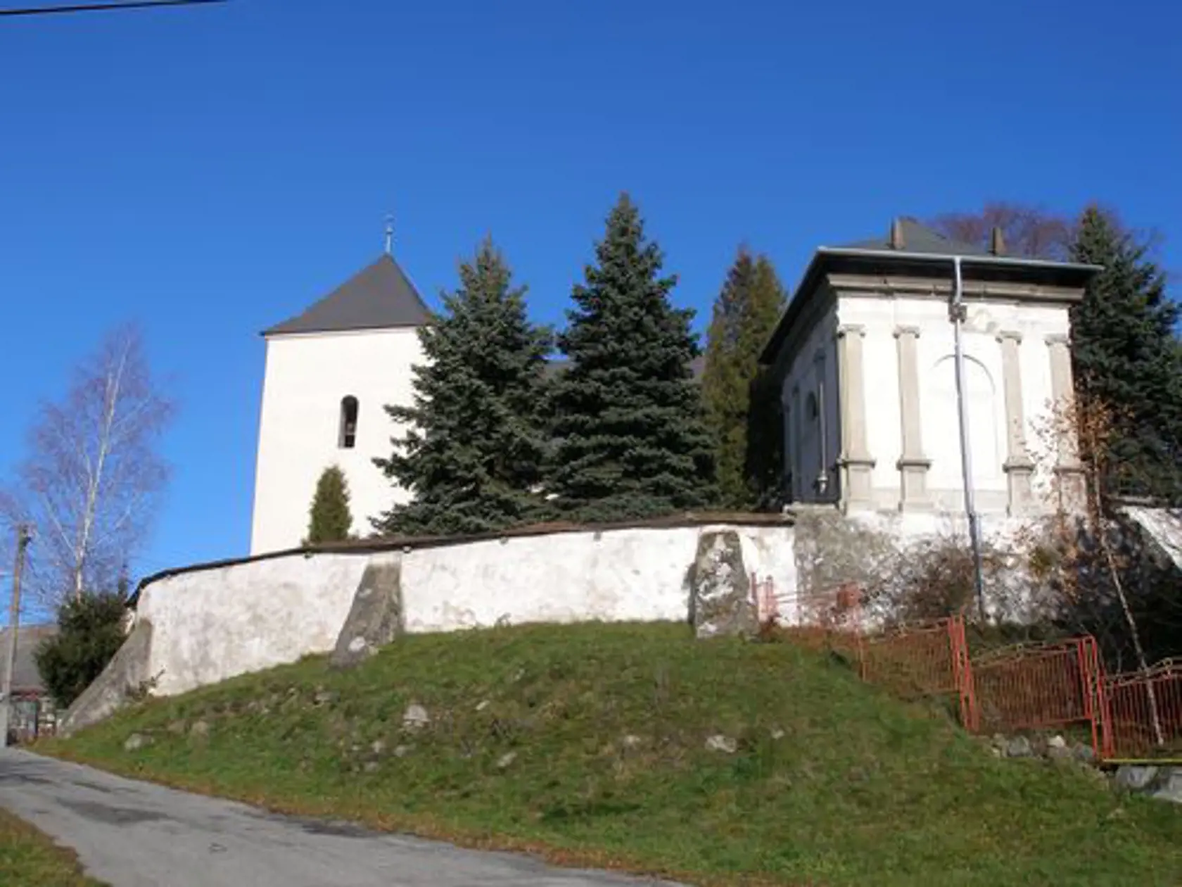 Miestny kostol.