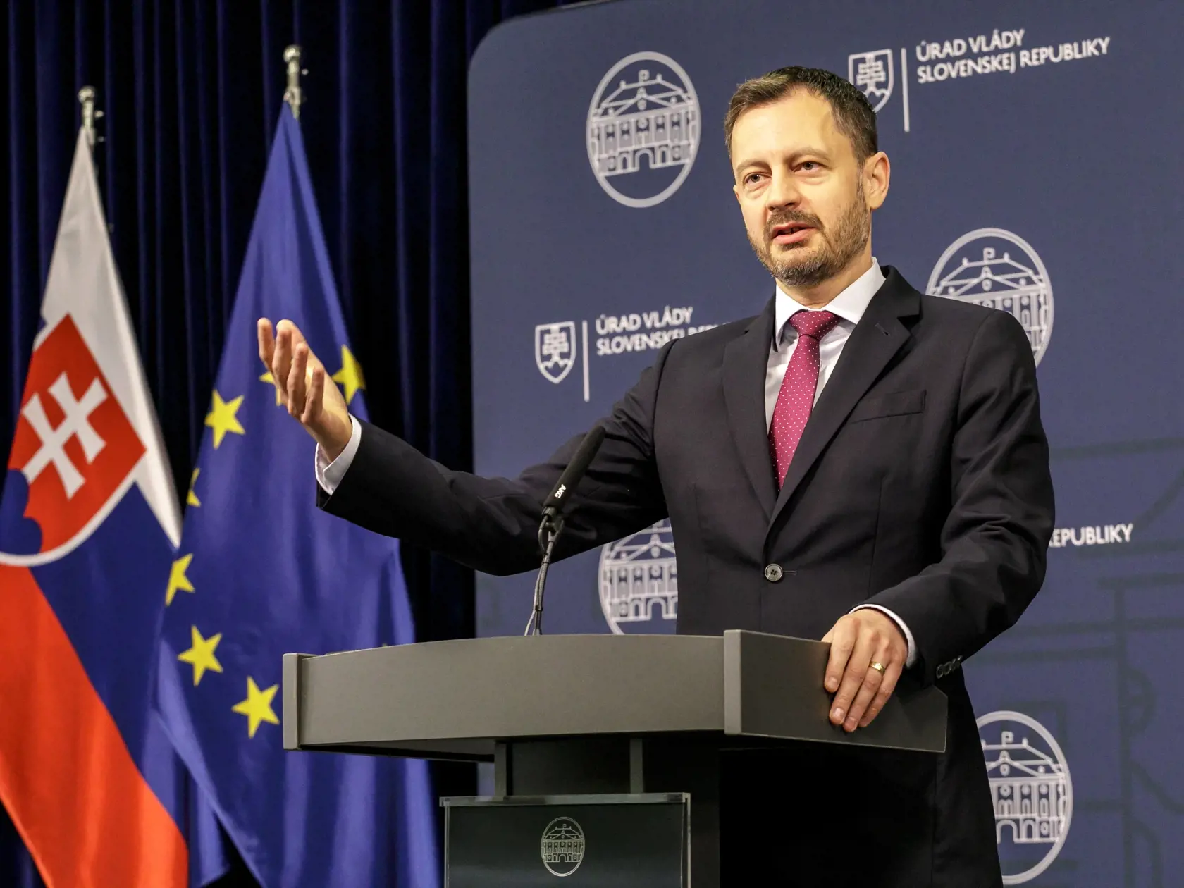 Na snímke predseda vlády SR Eduard Heger (OĽaNO) počas tlačovej konferencie v Bratislave 25. júna 2022.