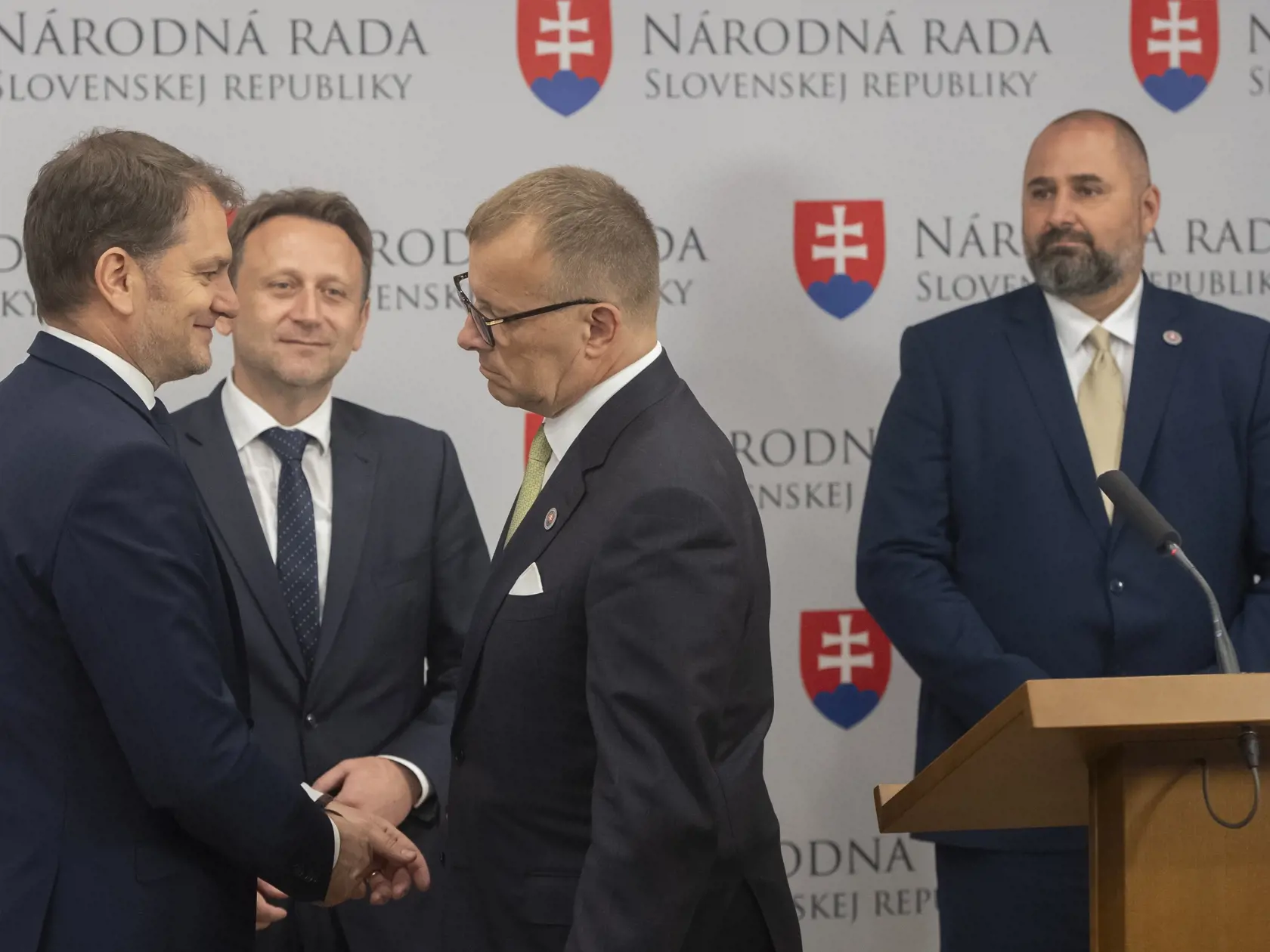 Na snímke zľava podpredseda vlády a minister financií SR Igor Matovič, minister pôdohospodárstva a rozvoja vidieka SR Samuel Vlčan, predseda Národnej rady Slovenskej republiky Boris Kollár a poslanec NR SR Patrick Linhart pred tlačovou konferenciou na tému "Zlepšenie kvality potravín v školách, v nemocniciach, v domovoch sociálnych služieb a v obchodoch" 22. júna 2022 v Bratislave.
