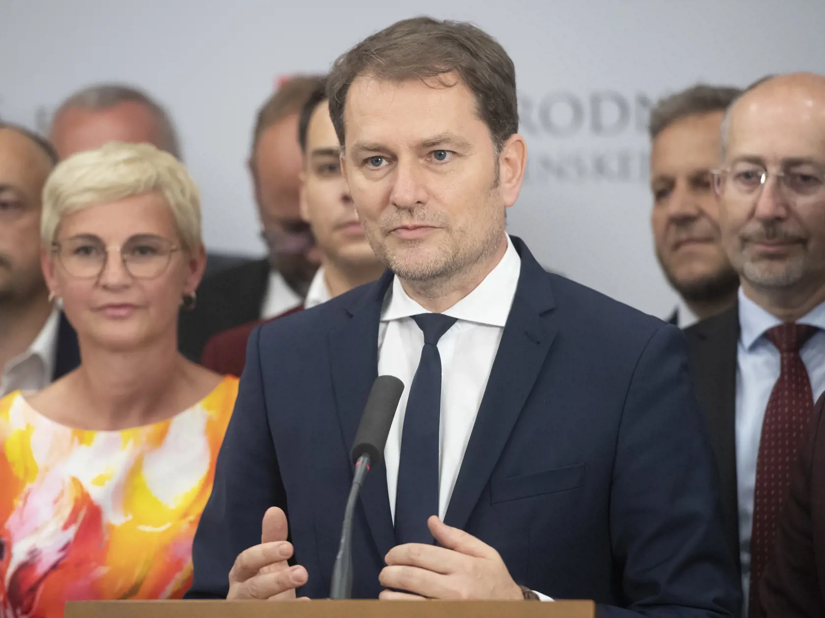Na snímke v popredí podpredseda vlády a minister financií SR Igor Matovič a poslanci hnutia OĽaNO počas tlačovej konferencie ku schválenému zákonu o financovaní voľného času dieťaťa 22. júna 2022 v Bratislave. Národná rada (NR) SR v stredu prelomila veto prezidentky SR Zuzany Čaputovej v prípade zákona o financovaní voľného času dieťaťa. Zákon schválilo plénum v pôvodnom znení a odmietlo pripomienky hlavy štátu.