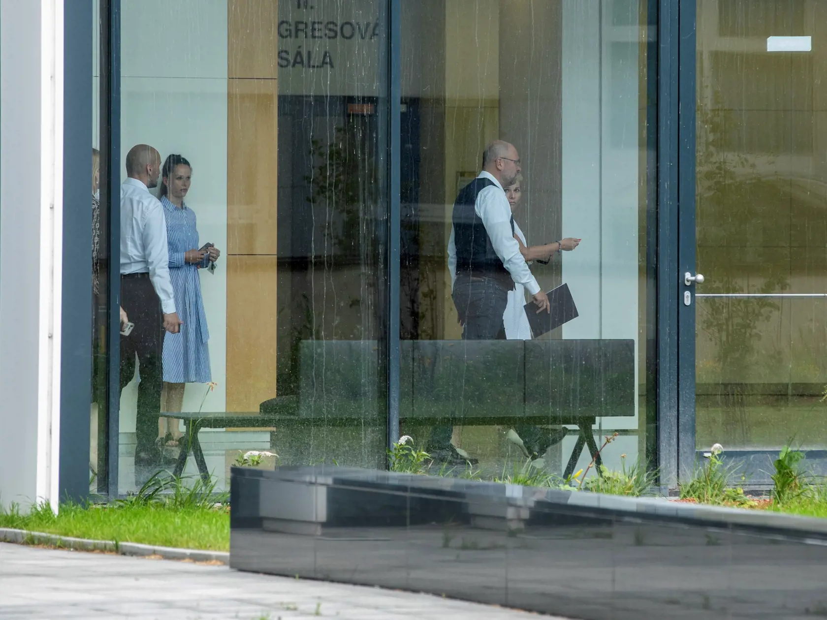 Na snímke je podpredseda vlády a minister hospodárstva Slovenskej republiky Richard Sulík, pri príchode na mimoriadnu republikovú radu SaS.