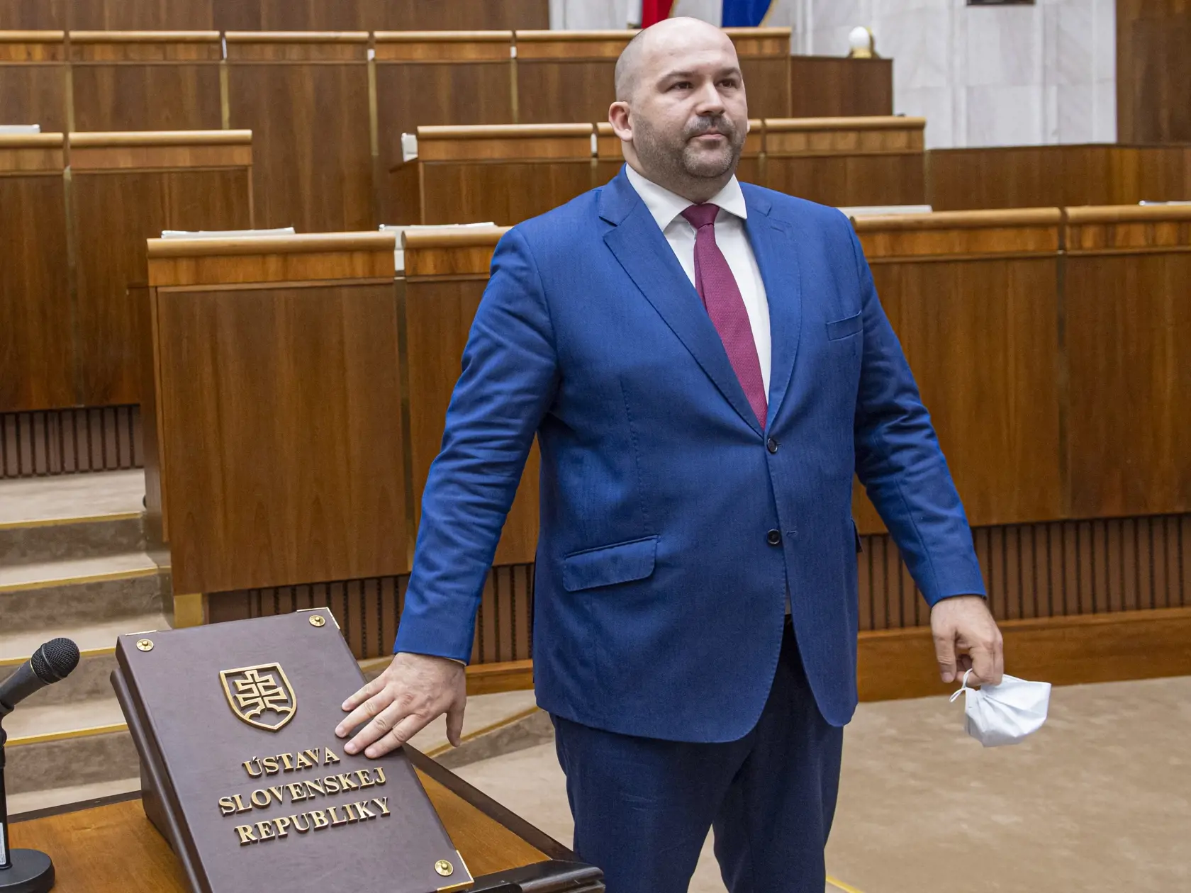 Na snímke Peter Pčolinský (Sme rodina) skladá poslanecký sľub počas ustanovujúcej schôdze Národnej rady Slovenskej republiky (NR SR) VIII. volebného obdobia 20. marca 2020 v Bratislave.