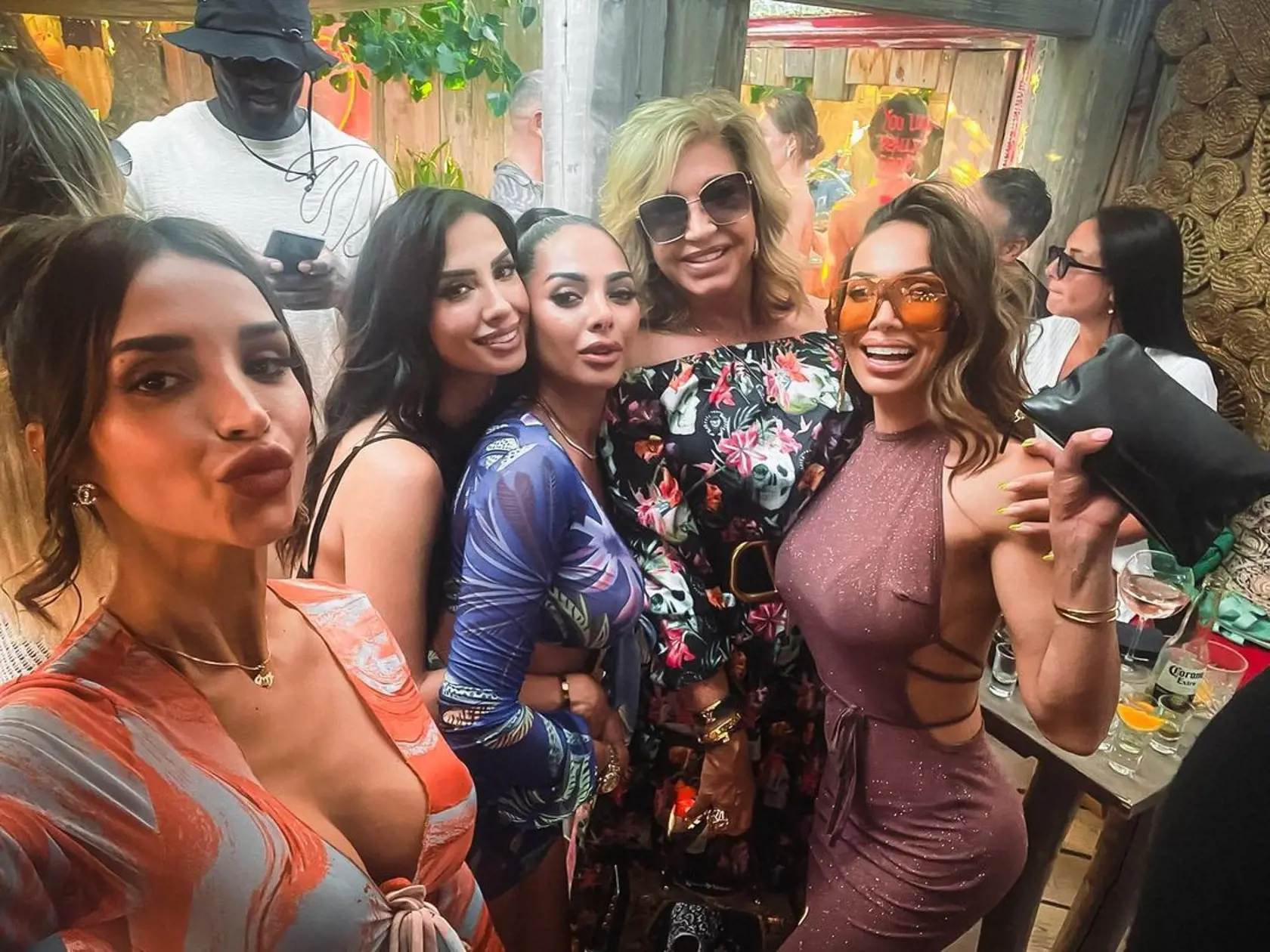 Keď však Carmen v uplynulých dňoch pridala na instagram nové fotografie zo stretnutia s "Moslimskými Kardashiankami", fanúšikom trpezlivosť pretiekla.