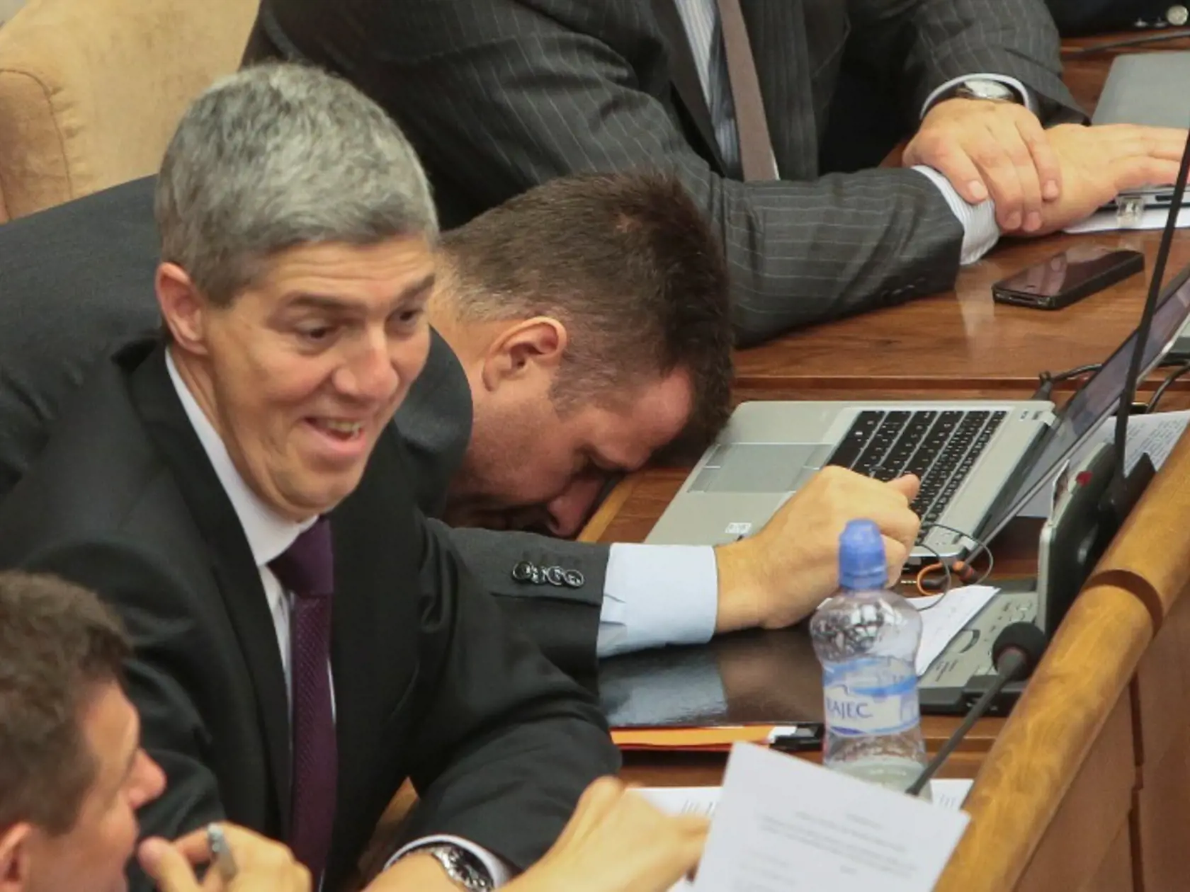 V práci veľakrát rekordy nelámu, zato nás bavia svojimi výrokmi či mimikou. Aj rok 2013 priniesol veľa zábavy aj v politike.
