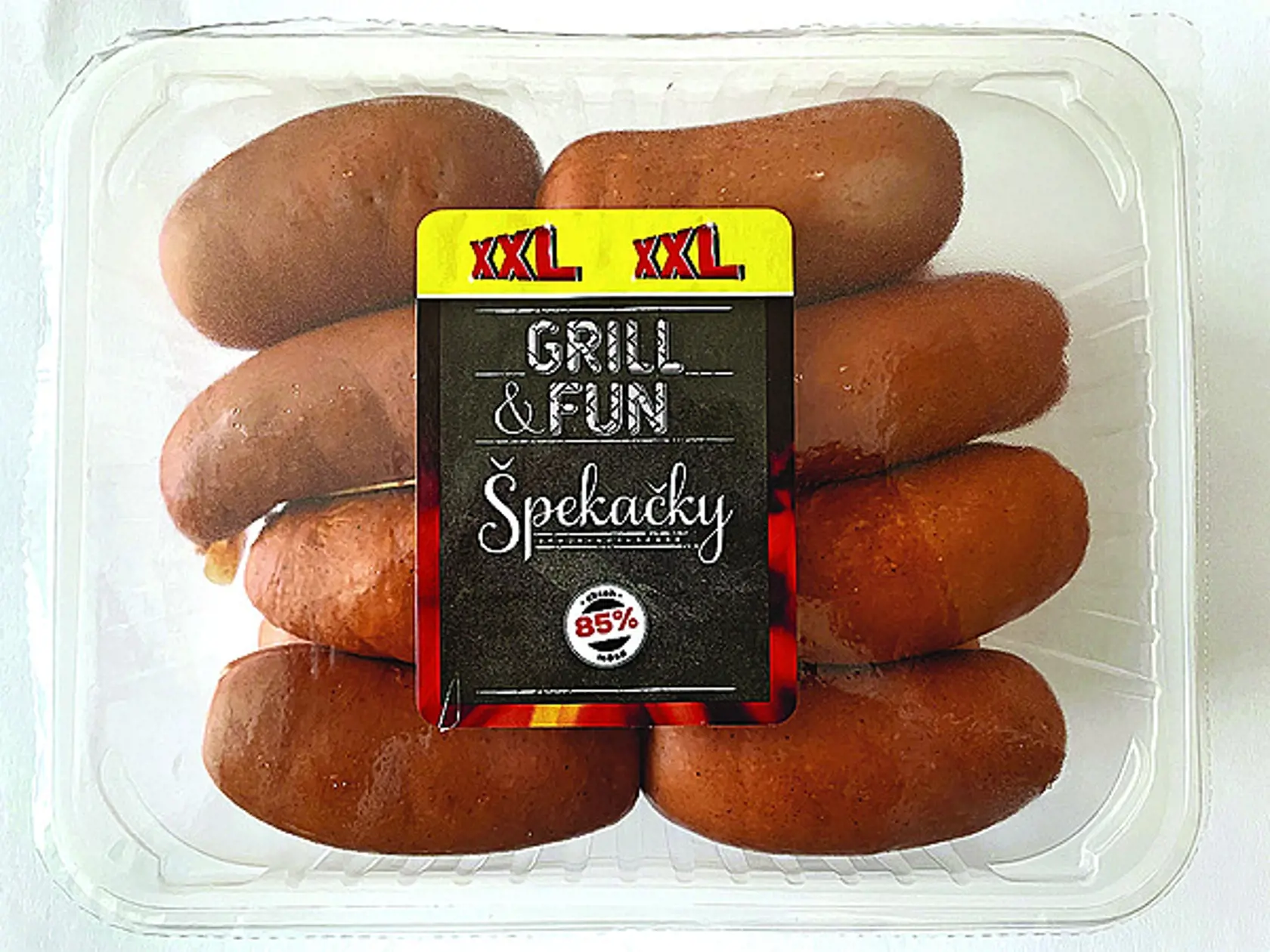 Špekáčiky 1,4 kg, cena za balenie 7,99 eura.