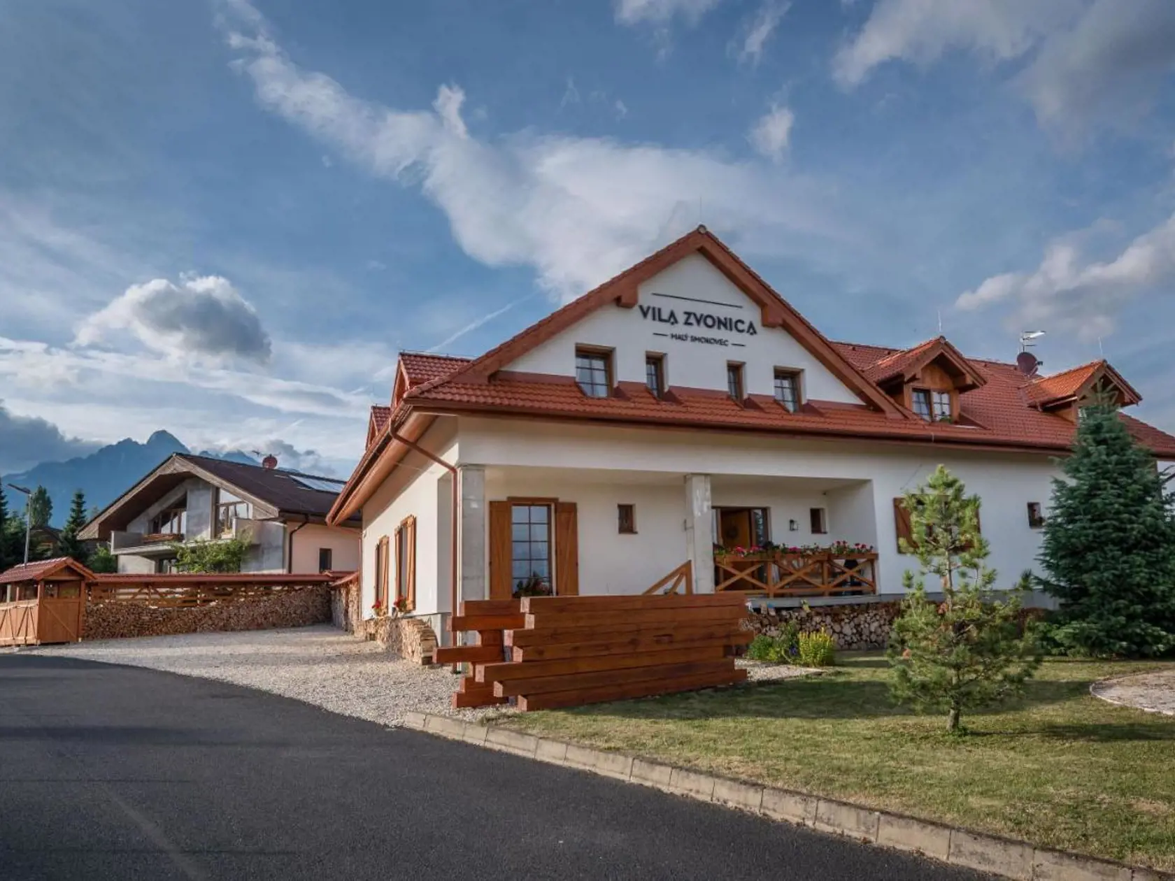 Ubytovacie zariadenie Vila Zvonica v Novej Lesnej, kde strávili spoločnú dovolenku elitná novinárka Monika Tódová a sudkyňa Pamela Záleská.