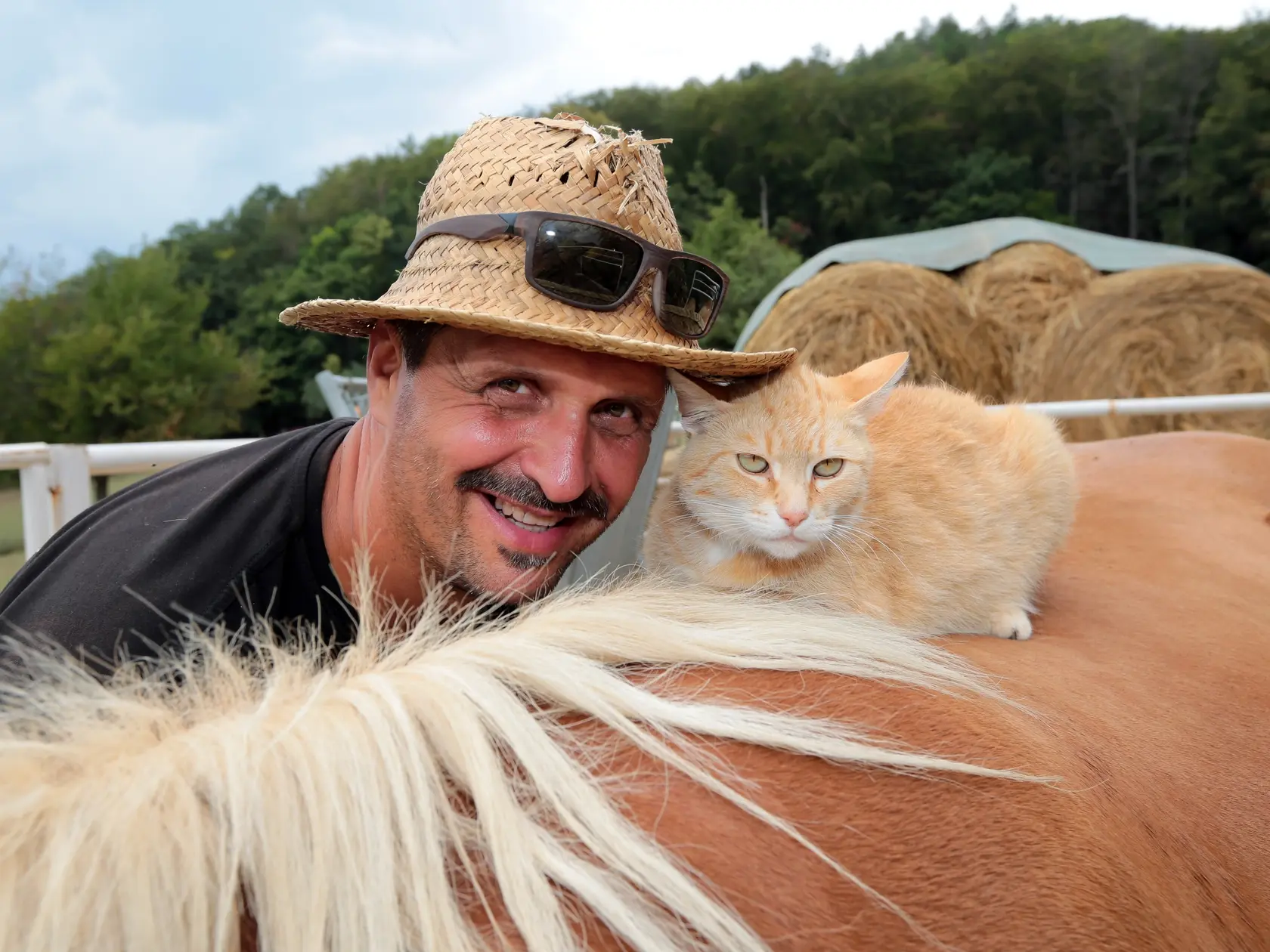 Hospodár Martin Bagár na svojej Farme.
