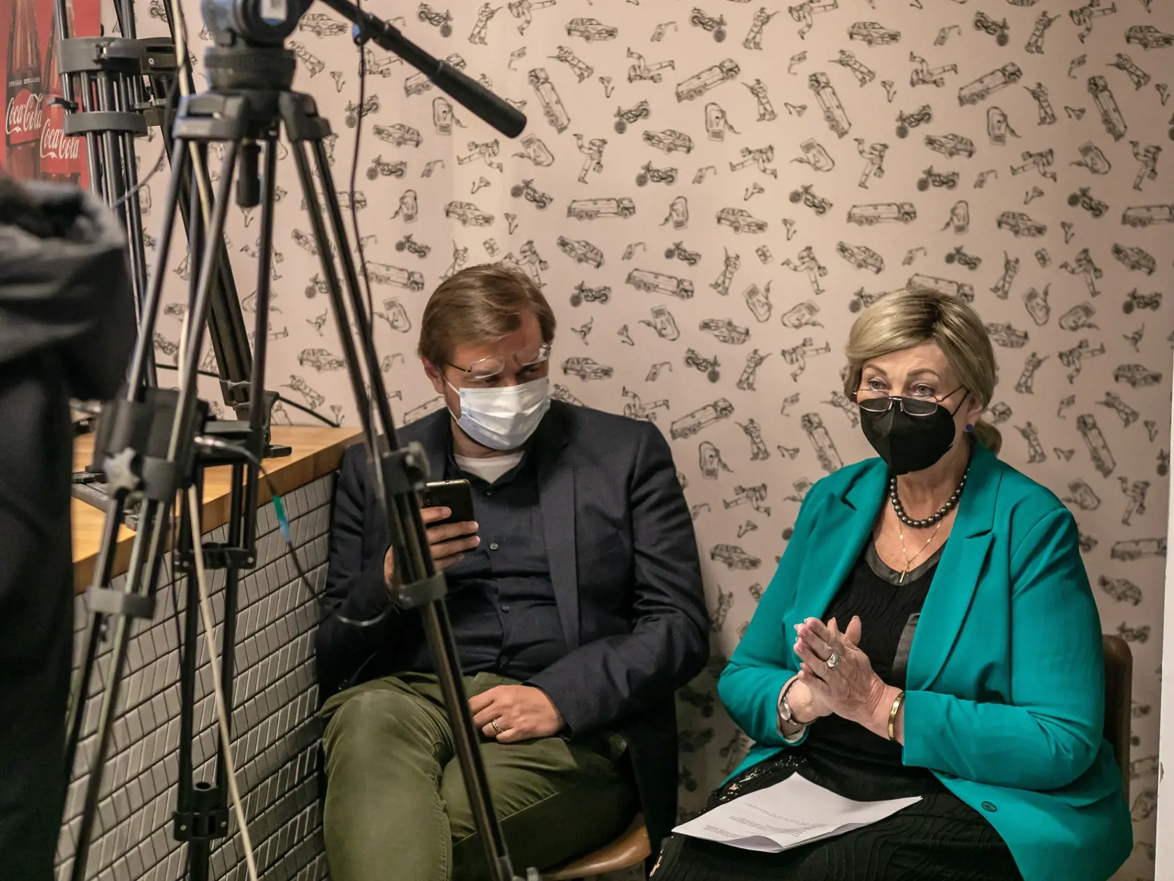 Na snímke je poslankyňa NRSR Anna Záborská počas natáčania slovenského seriálu Pumpa. 