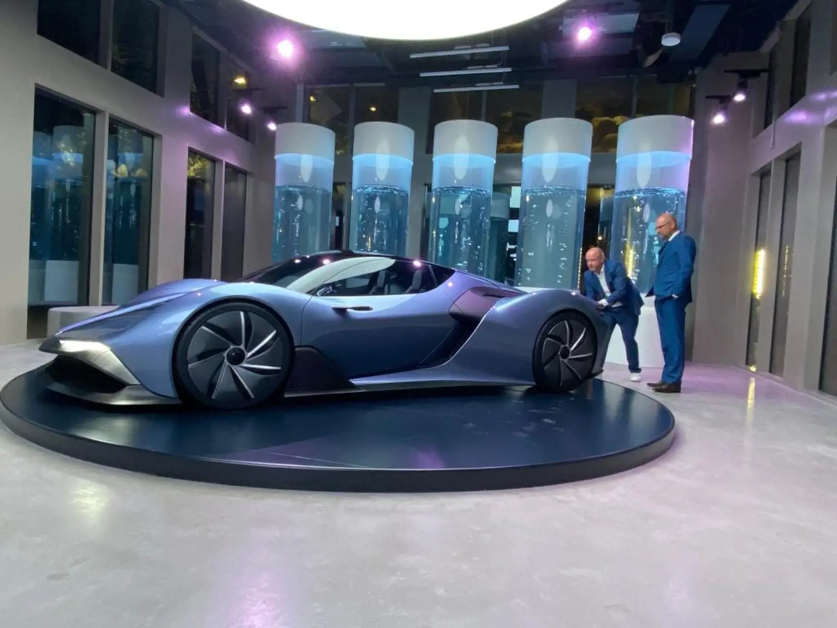 Sulík zverejnil fotografiu prvého slovenského vodíkového automobilu