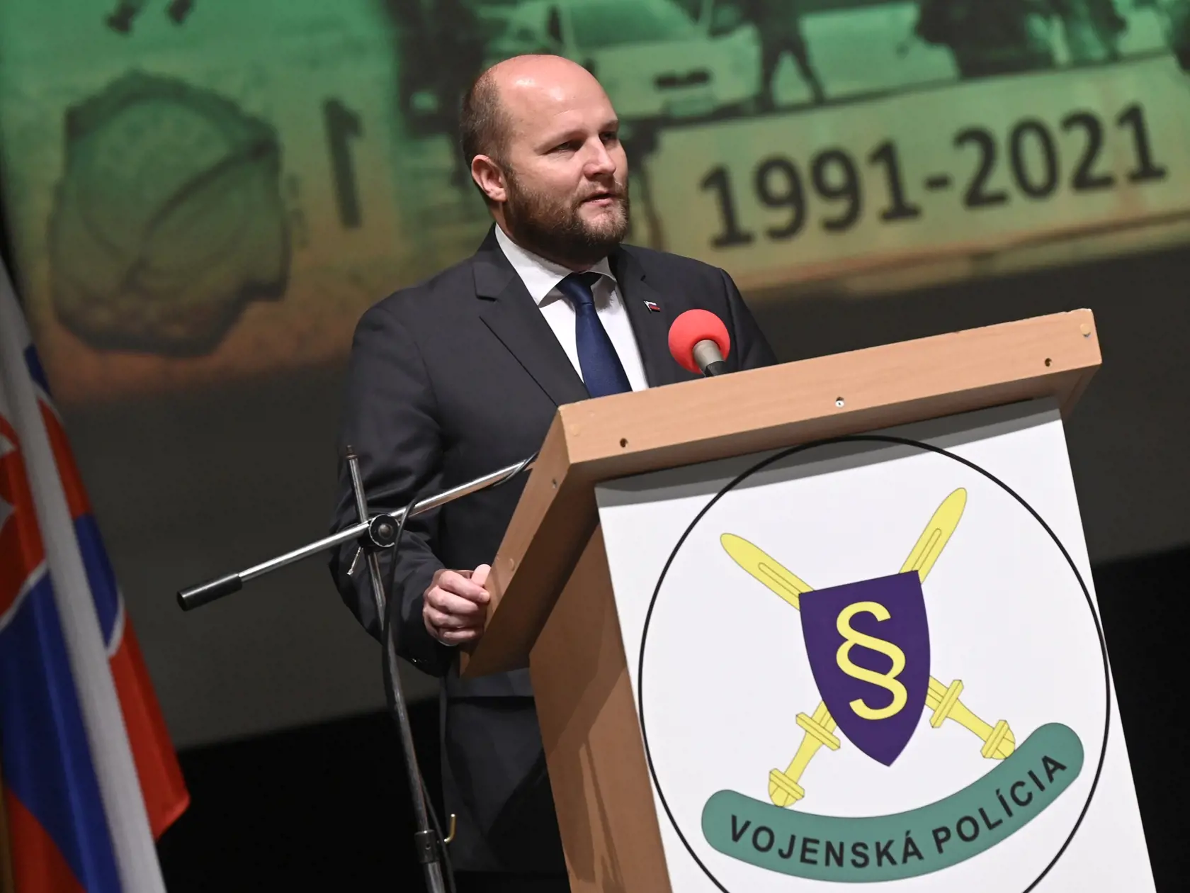 Na snímke minister obrany SR Jaroslav Naď (OĽaNO) počas slávnostného zhromaždenie pri príležitosti 30. výročia vzniku Vojenskej polície, 4. novembra 2021 v Trenčíne. FOTO TASR - Radovan Stoklasa