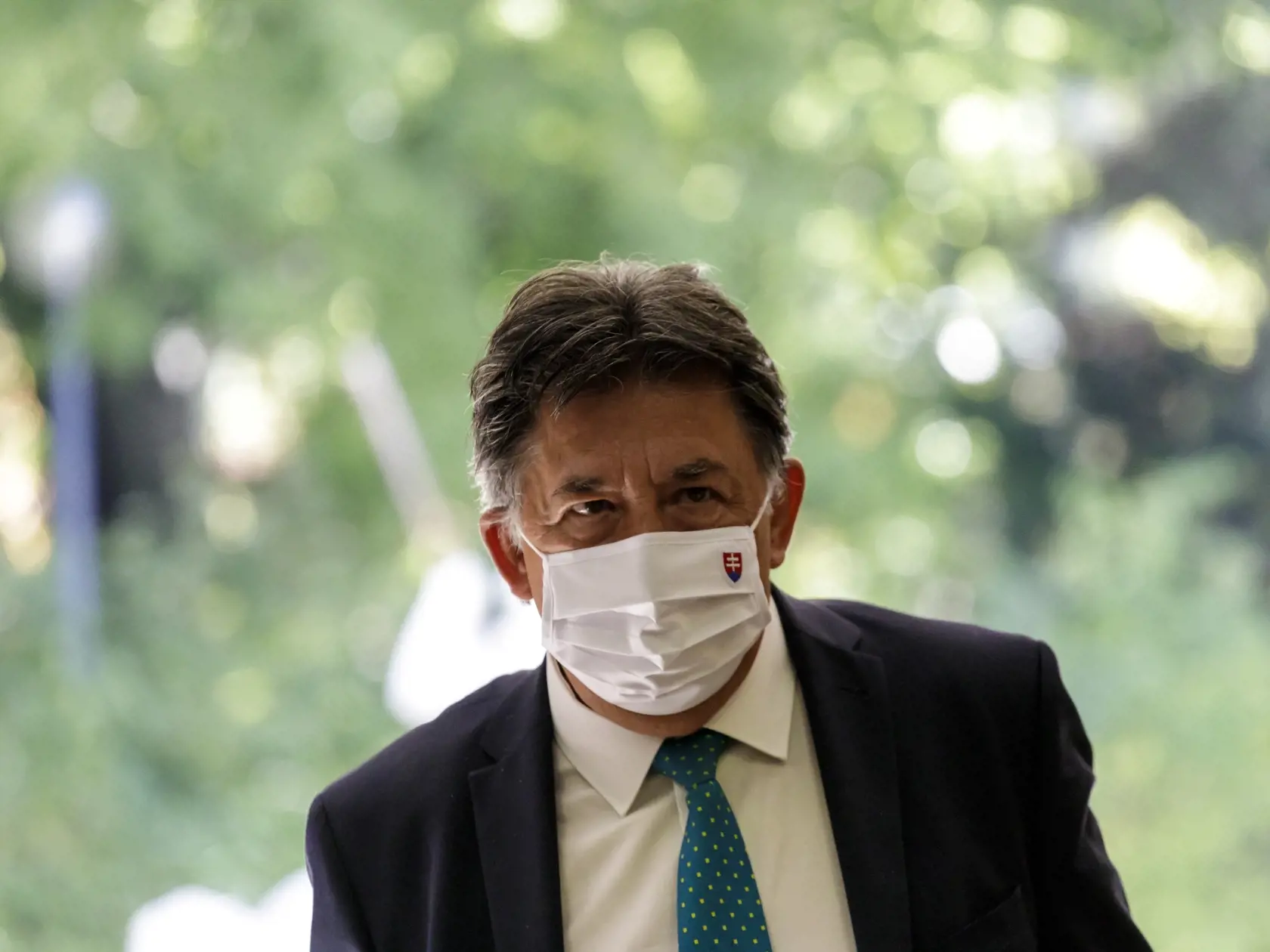 Na snímke minister životného prostredia SR Ján Budaj (OĽaNO) prichádza na 35. rokovanie vlády SR v Bratislave 14. októbra 2021. FOTO TASR - Dano Veselský