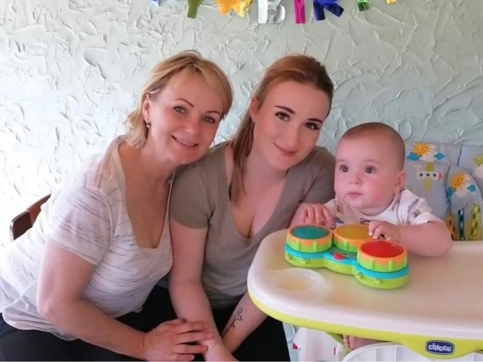 Babka Beáta a mamka Megan s malým Alexisom.