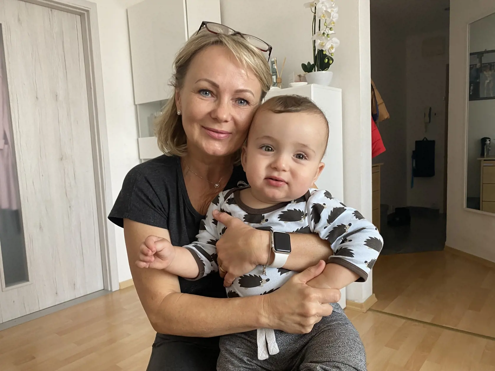 Pre babku Beátu je vnúčik Alexis anjelikom, ktorý vniesol do ich rodiny šťastie a vrátil im dcéru Megan, ktorá nabrala silu zahodiť svoju temnú minulosť a žiť slušne a zodpovedne tak, ako ju mama naučila a aby mohla byť vzorom pre svojho synčeka.