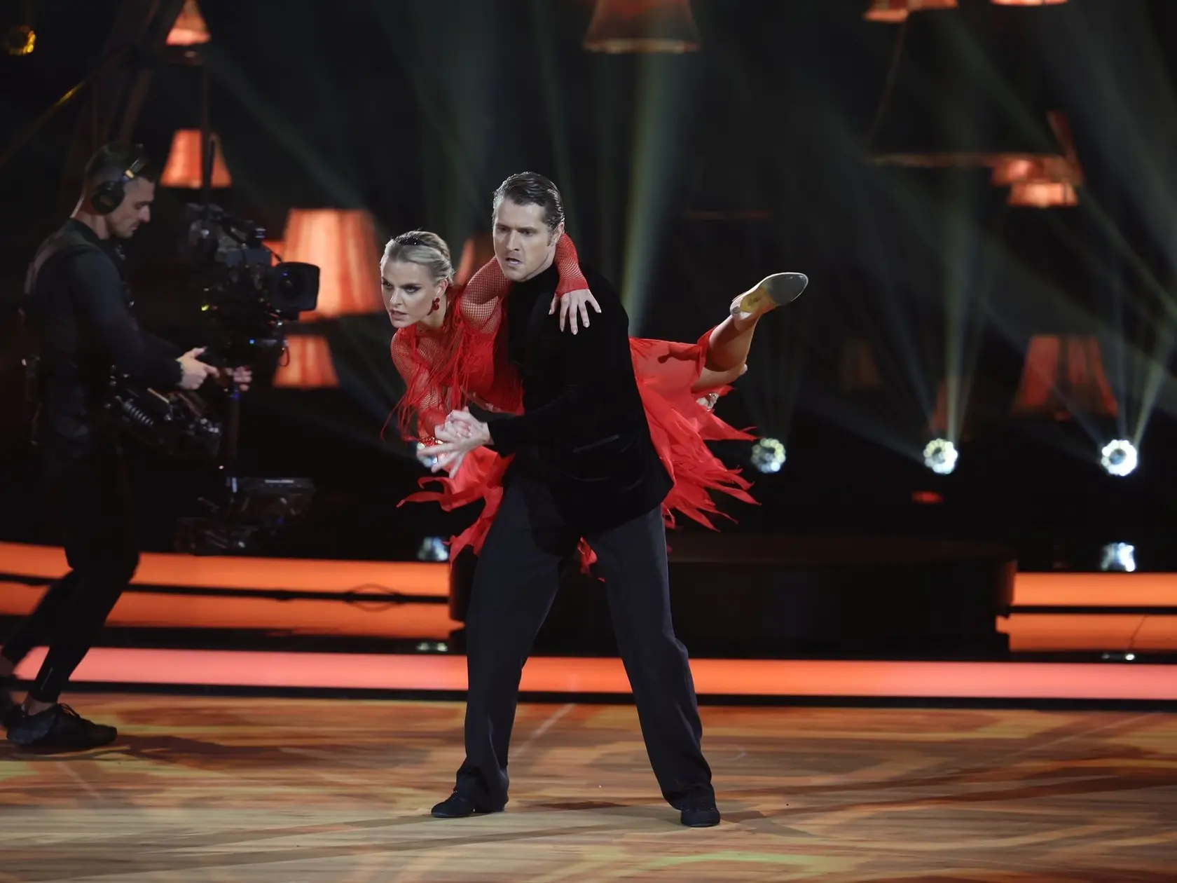 Piate kolo Let's Dance. Na snímke Matyáš Adamec a Eva Burešová.