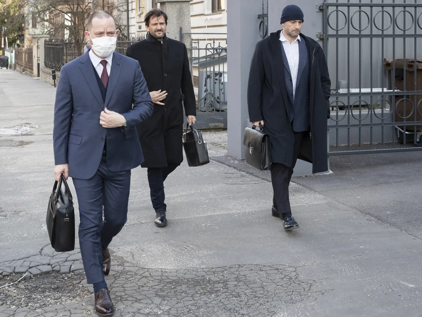 Otvorenie hlavného pojednávania v kauze Dobytkár na Špecializovanom trestnom súde v Banskej Bystrici. Na snímke zľava je Marek Para, Robert Kaliňák a Norbert Bödör.