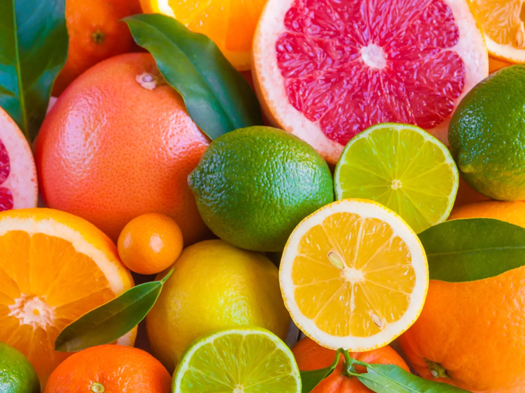 Citrusové plody môžu byť pre nás ťažké, ak sme pred nimi nič do tela nedostali. Okrem alergických reakcií môžu vyvolať aj pálenie záhy. Neraz vyvolávajú kožné problémy či hnačky. Citrusy preto nejedzte na prázdny žalúdok vo veľkom množstve.