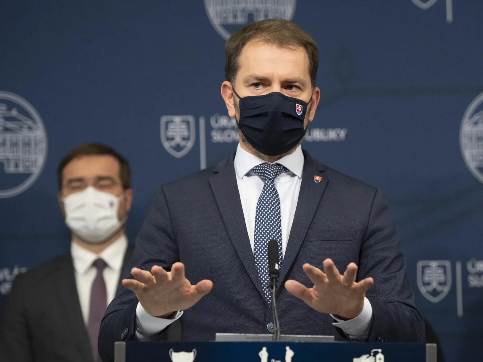 Minister zdravotníctva Marek Krajčí končí vo funkcii. Oznámil to na štvrtkovej tlačovej konferencii s tým, že dve menšie koaličné strany podmienili zotrvanie vo vláde jeho demisiou.