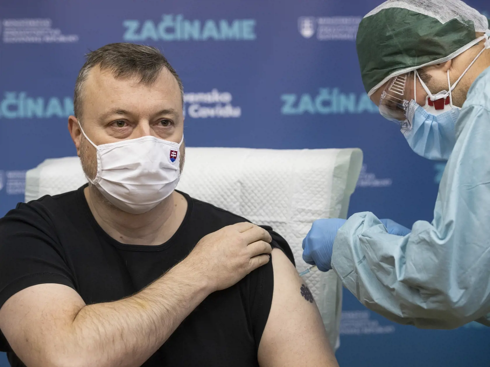 Milan Krajniak dostal vakcínu proti koronavírusu.