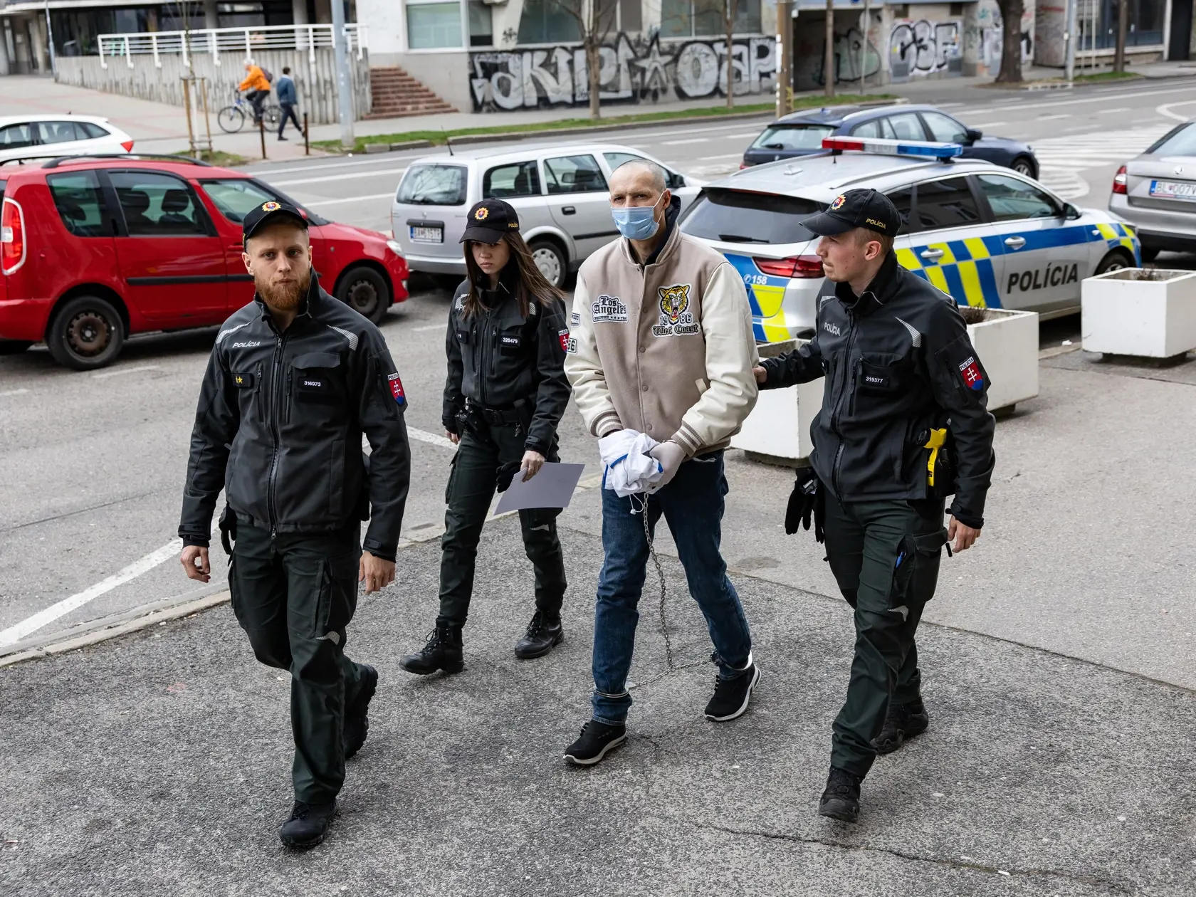 Rozhodovanie o väzbe pre Patrika, ktorého zdržali Mestský policajti v Bratislave a následne ušiel štátnym policajtom.