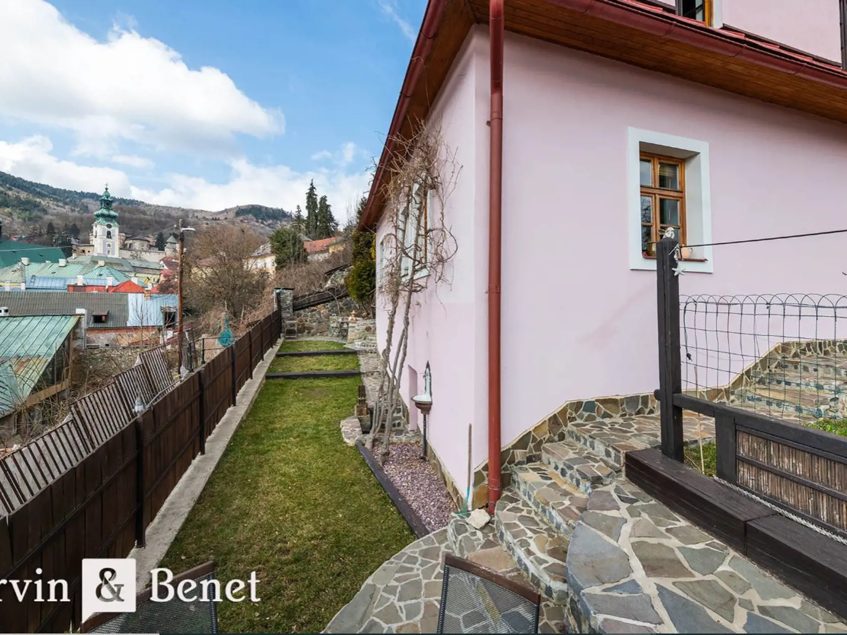 Tento dom z 15. storočia, ktorý je zapísaný na zozname UNESCO, stojí na lukratívnom mieste na Ulici Dolná Ružová.