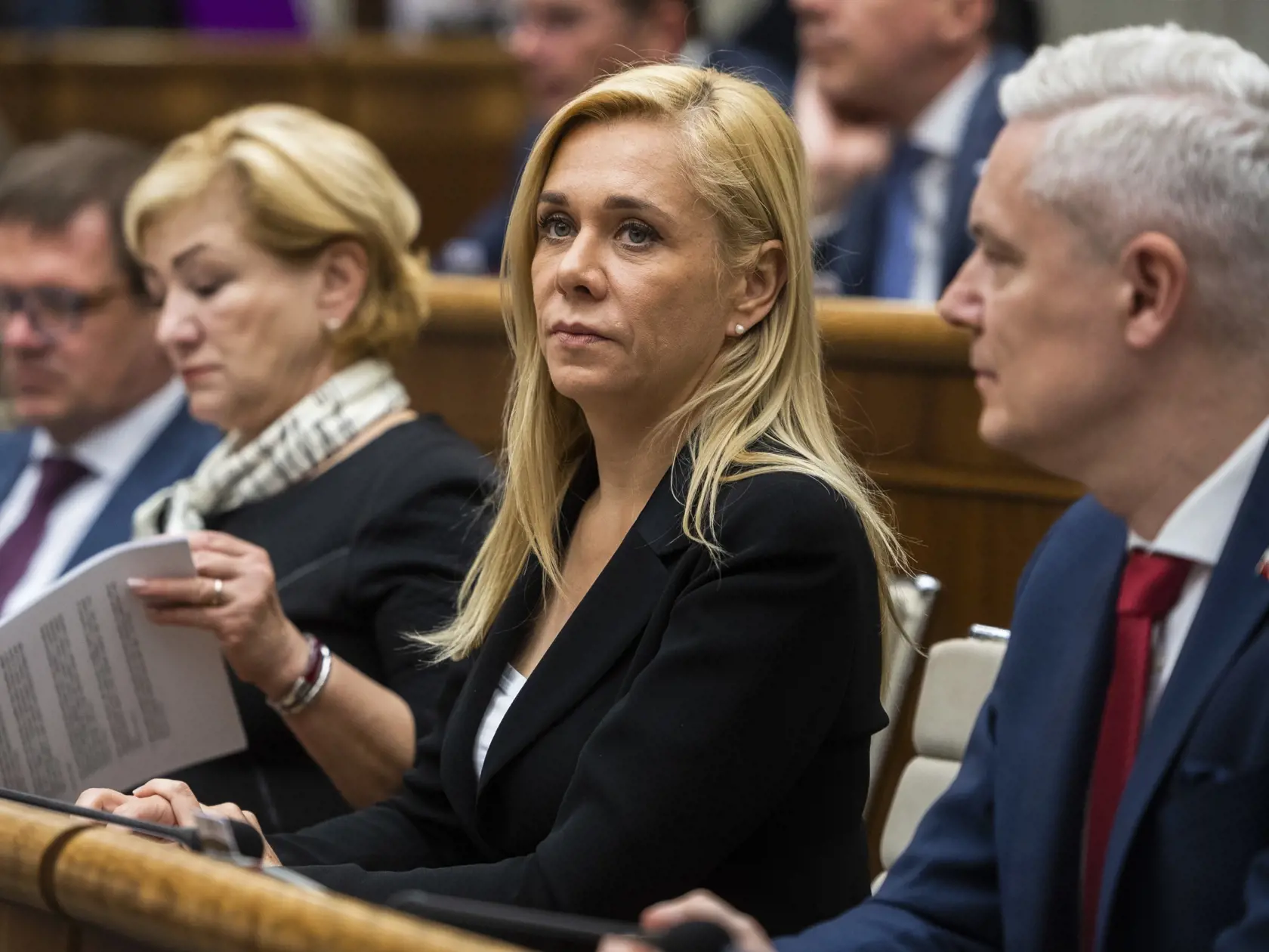 Na snímke nezaradení poslanci NRSR zľava Peter Kmec, Ľubica Laššáková, Denisa Saková a Ján Ferenčák počas 90. schôdze Národnej rady SR v Bratislave 2. mája 2023. FOTO TASR - Jaroslav Novák